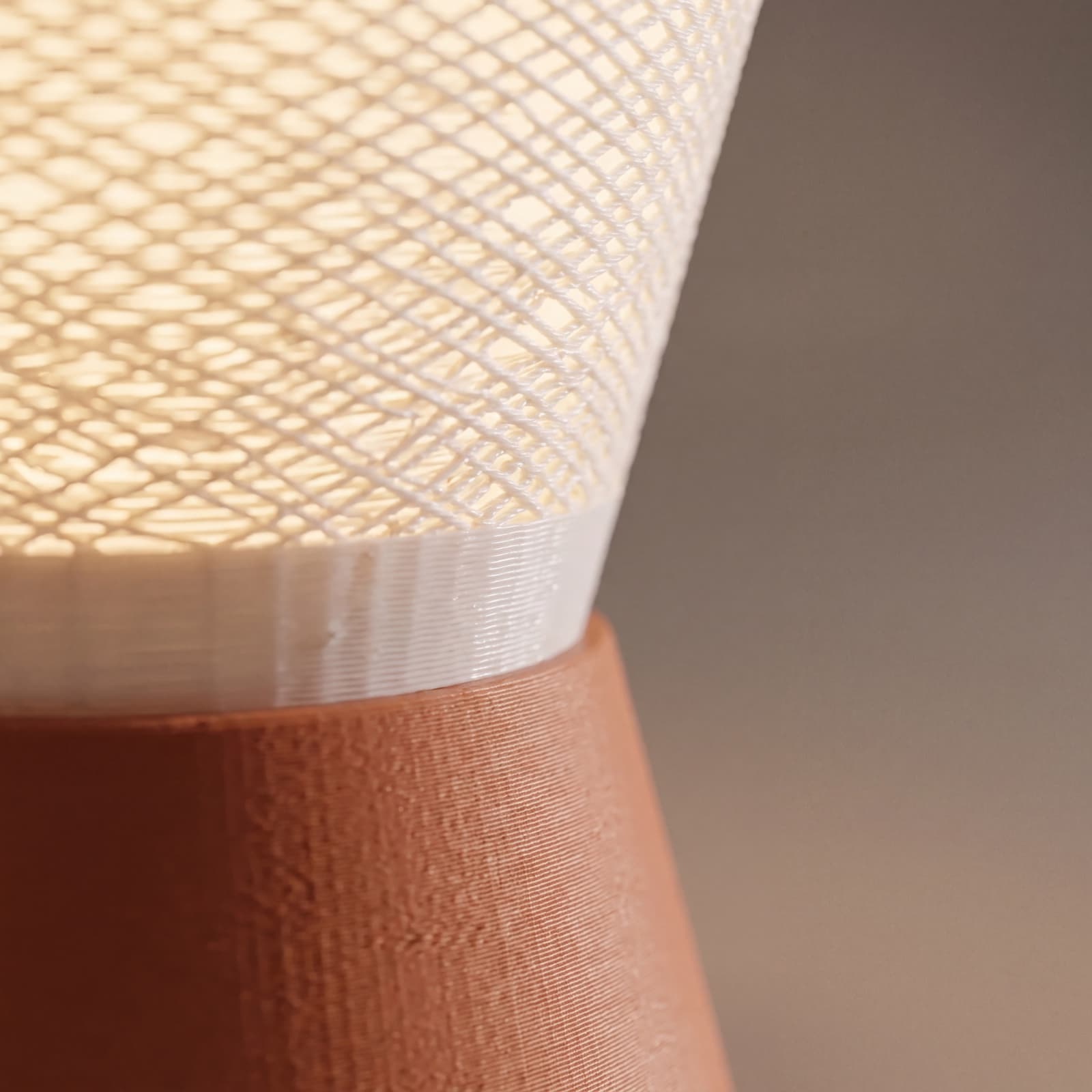 Calo – Tischlampe in Kelchform mit Mesh-Schirm und Terrakotta-Fuß aus dem 3D-Druck 3