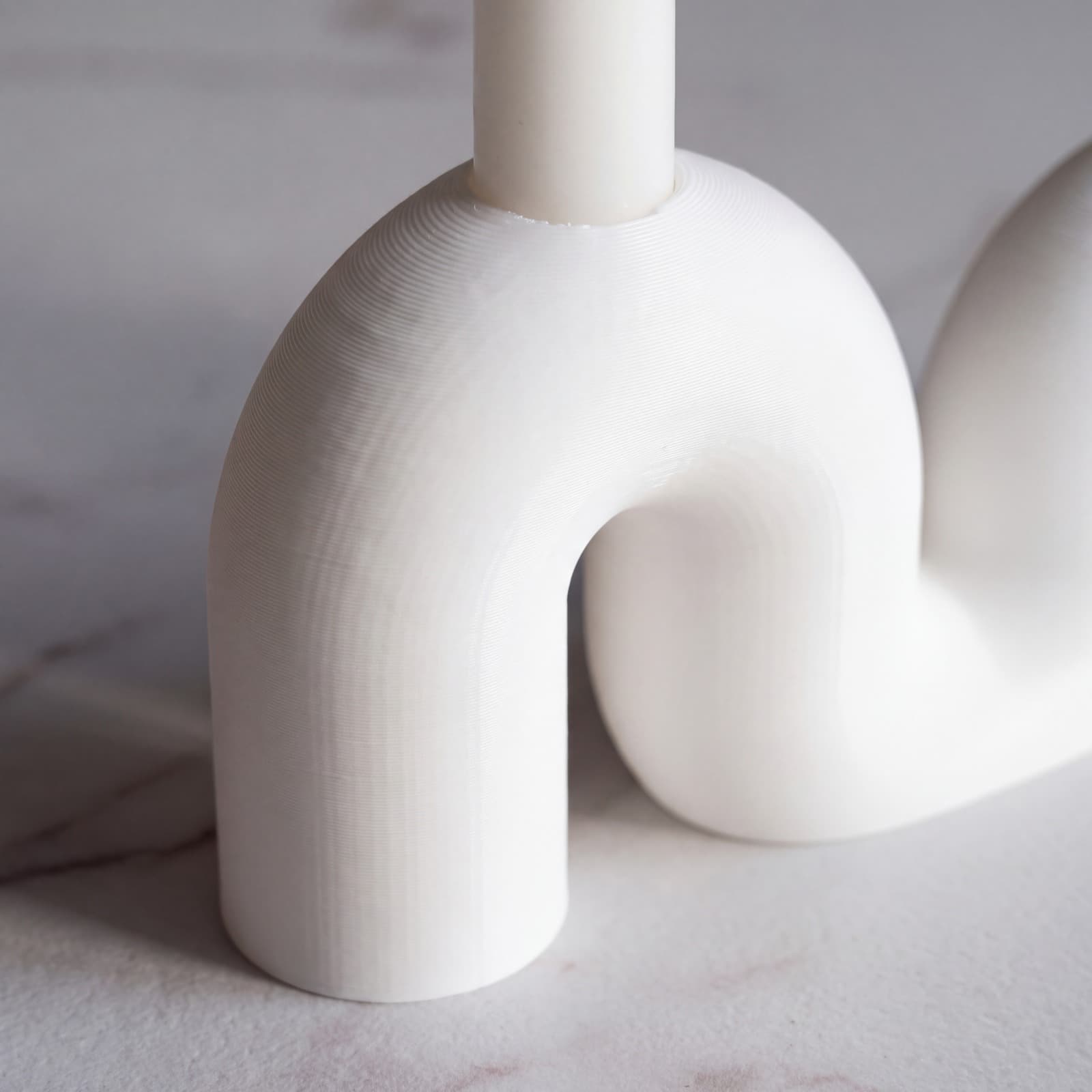 Stelo – geschwungener Kerzenhalter für zwei LED-Stabkerzen aus dem 3D-Druck 3