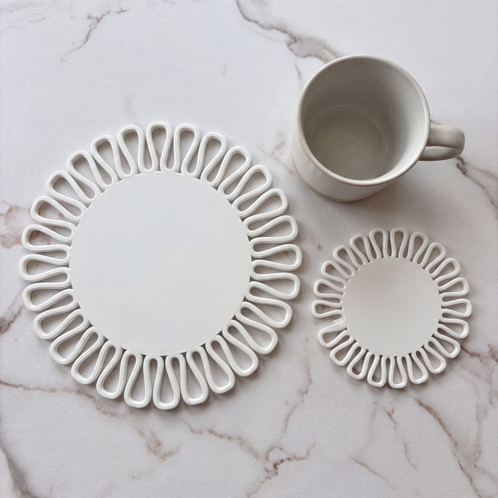 Sotto – zweiteiliges Untersetzer-Set mit Wellenrand aus dem 3D-Druck 2