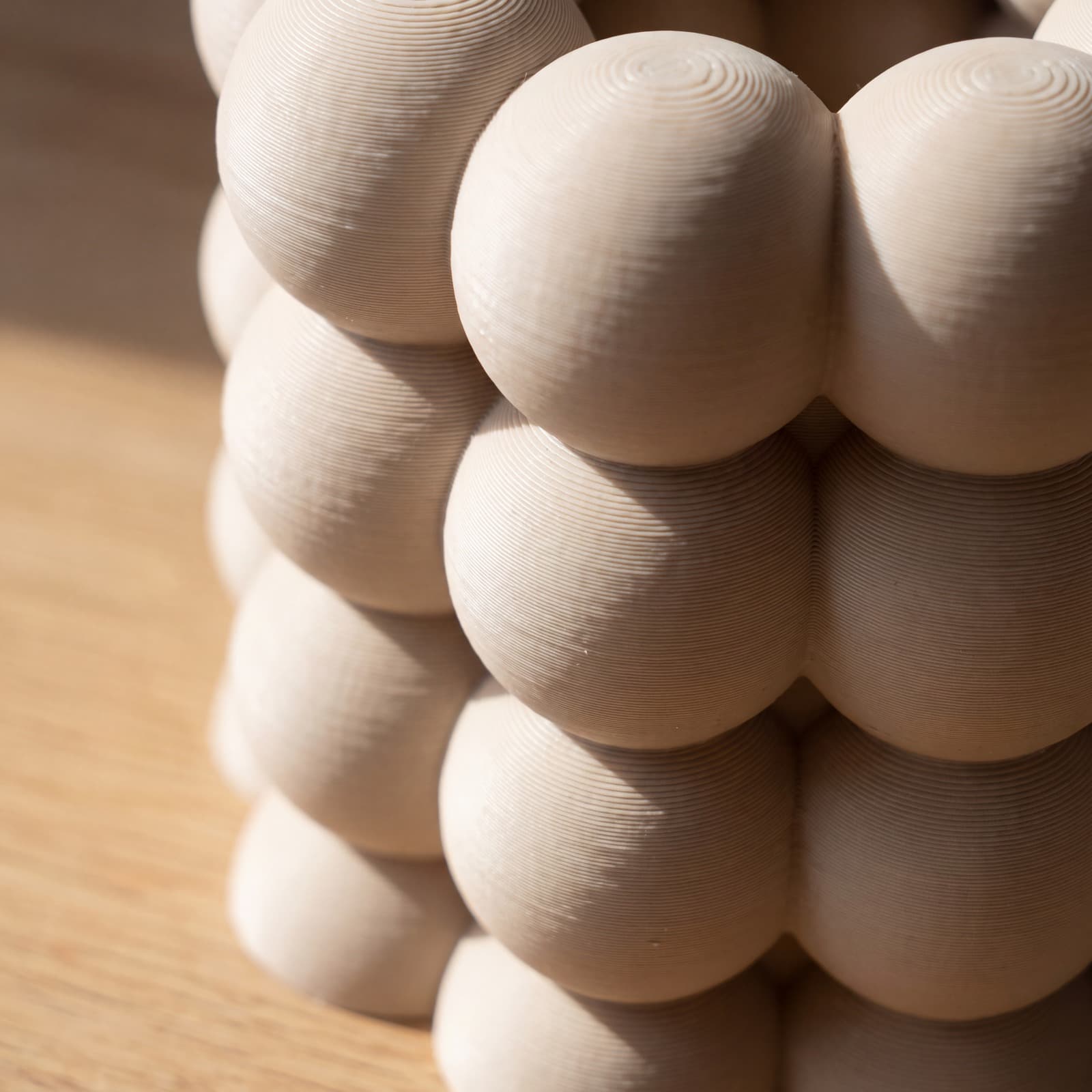 Perla – Deko-Vase mit Blasenstruktur für Trockenblumen aus dem 3D-Druck 3