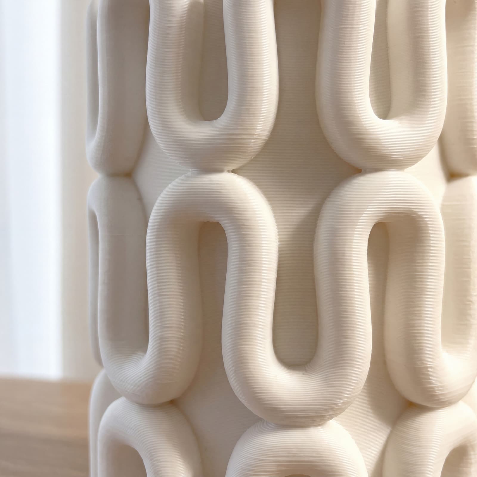 Anfora – hohe Deko-Vase mit Wellenrelief für Trockenblumen aus dem 3D-Druck 3