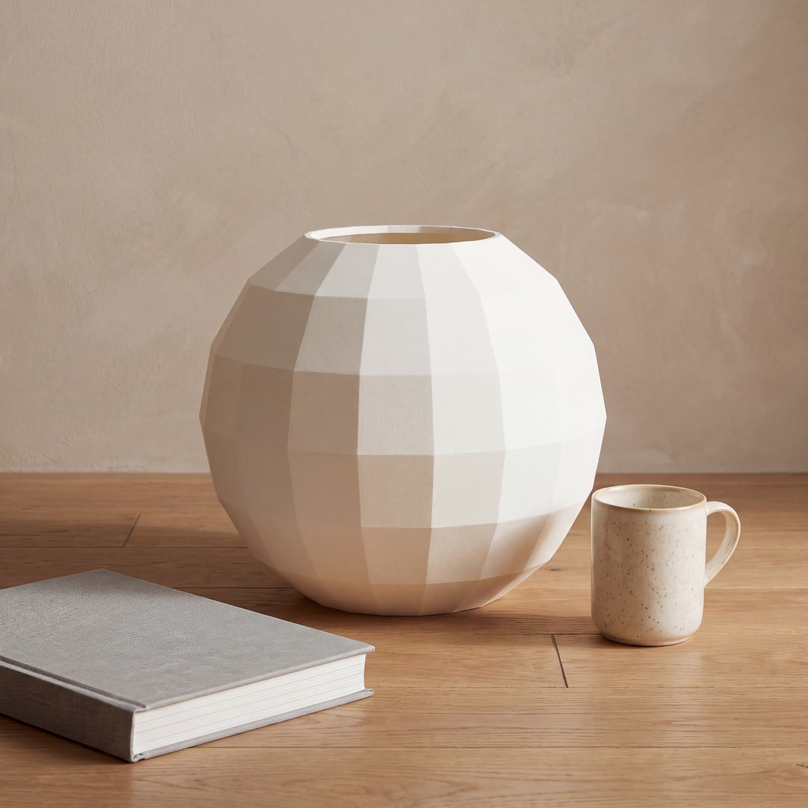 Sfera – große facettierte Kugelvase aus dem 3D-Druck 2