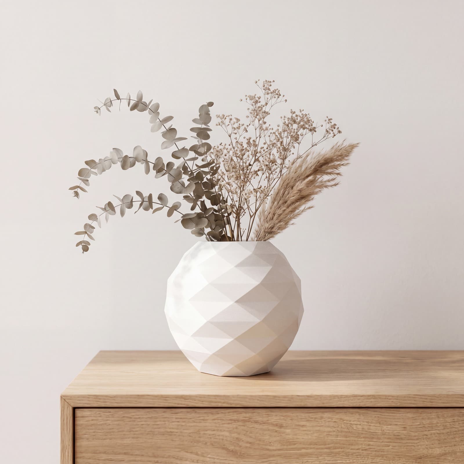 Prisma – kompakte facettierte Kugelvase aus dem 3D-Druck