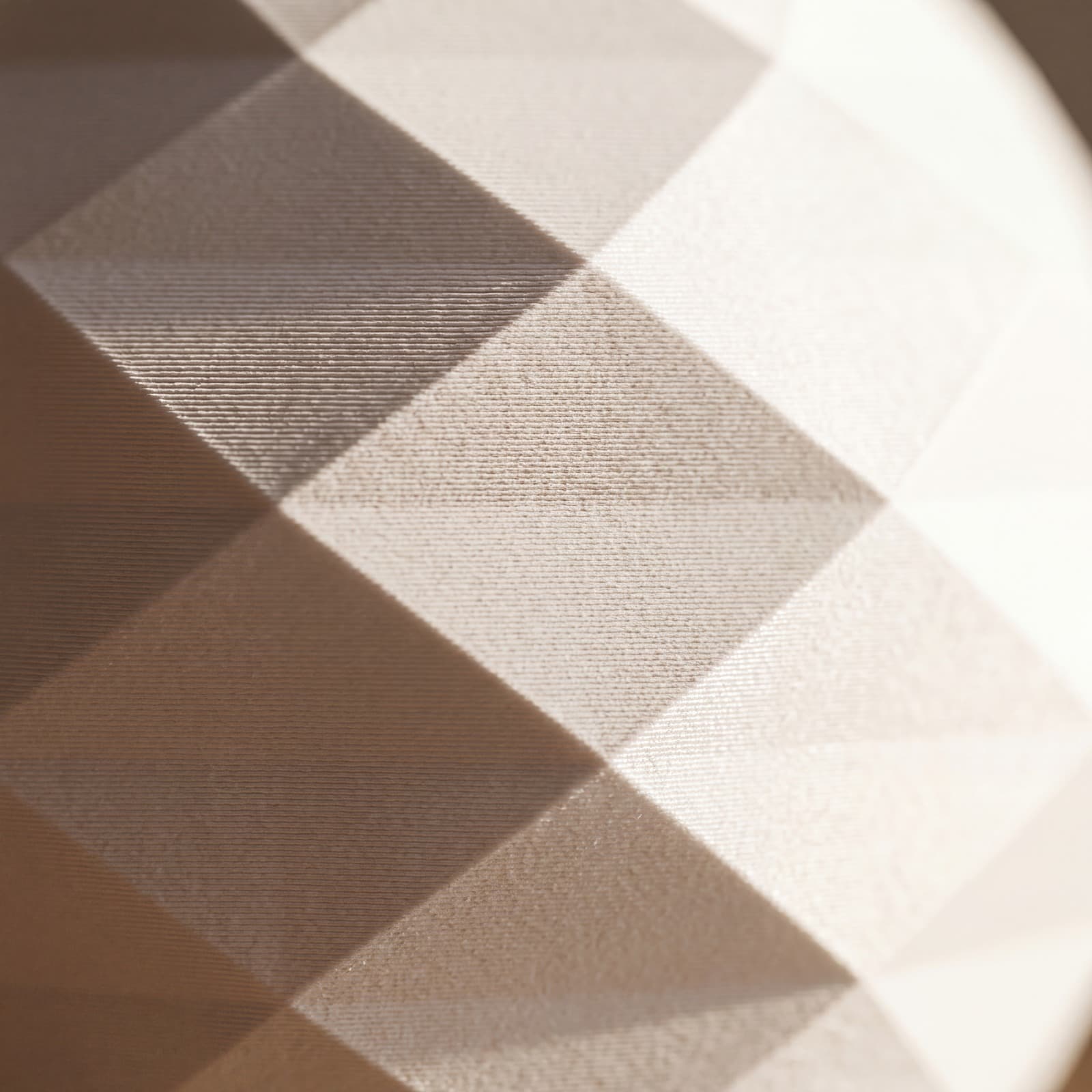 Prisma – kompakte facettierte Kugelvase aus dem 3D-Druck 3