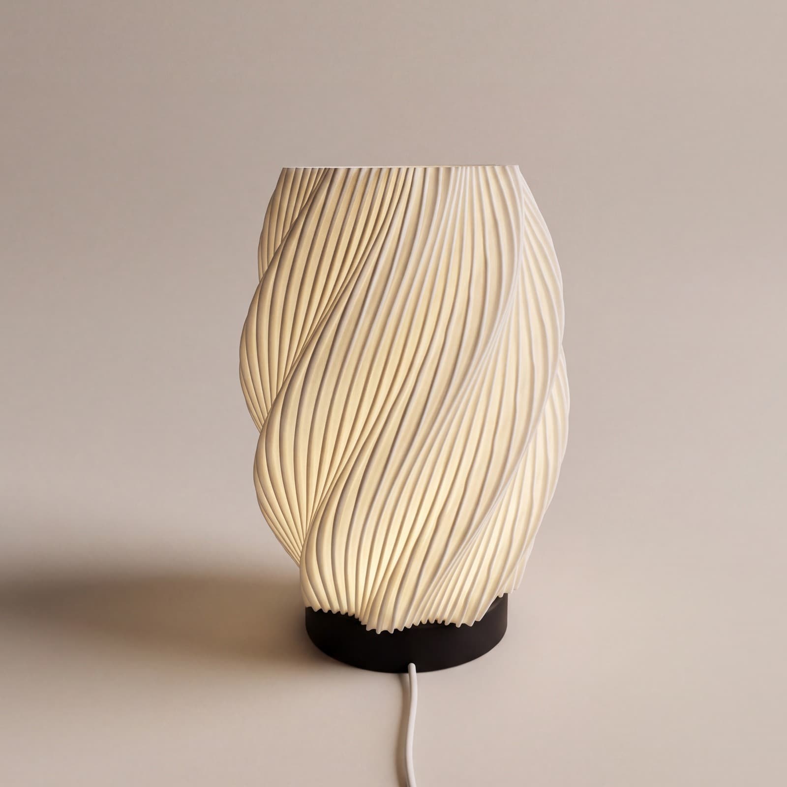 Spira – Tischlampe modern im Japandi-Stil | Spiralform mit Rippen