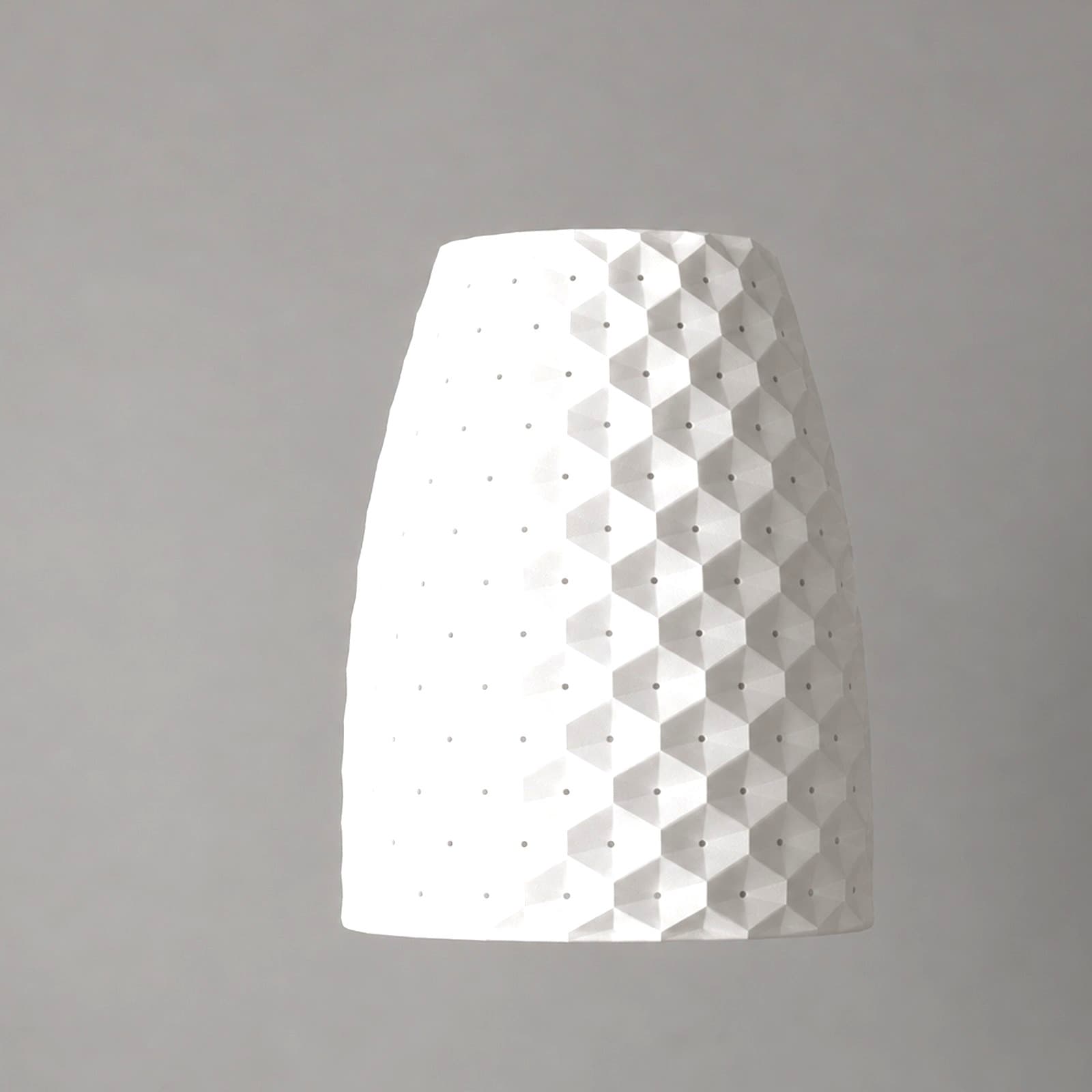 Urna – Pendelleuchten-Schirm in konischer Form mit Wabenprägung aus dem 3D-Druck