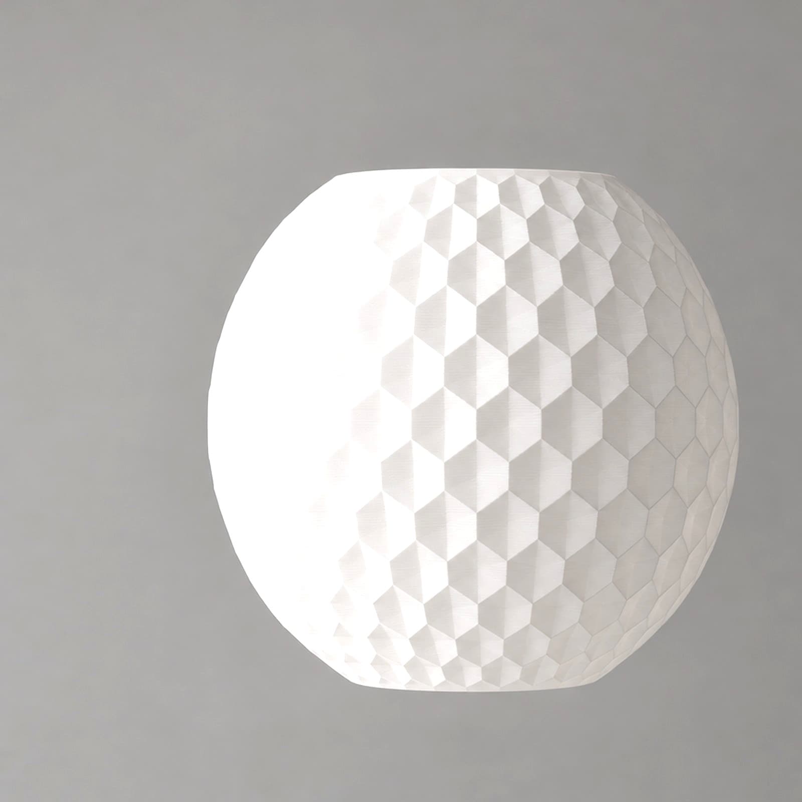 Olla – kugelförmiger Pendelleuchten-Schirm mit Wabenprägung aus dem 3D-Druck