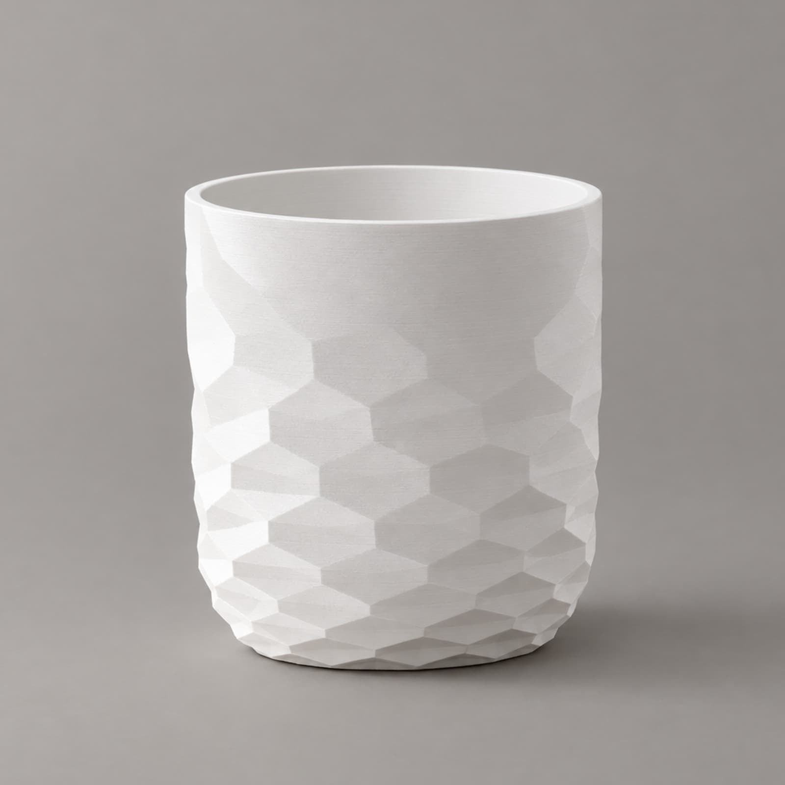 Semina – Übertopf mit auslaufendem Wabenmuster aus dem 3D-Druck