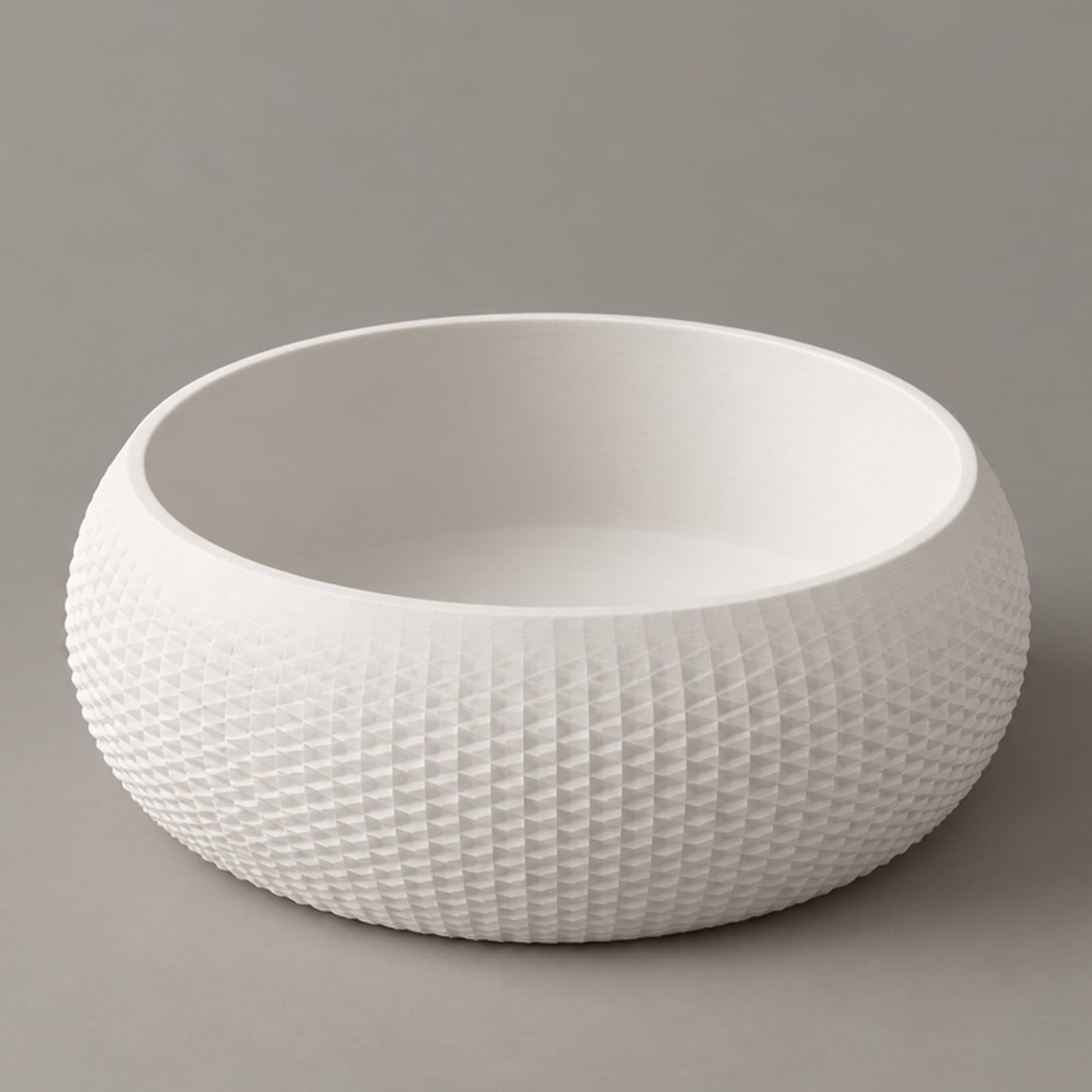 Losa – flache Schale mit feinem Rautenrelief aus dem 3D-Druck