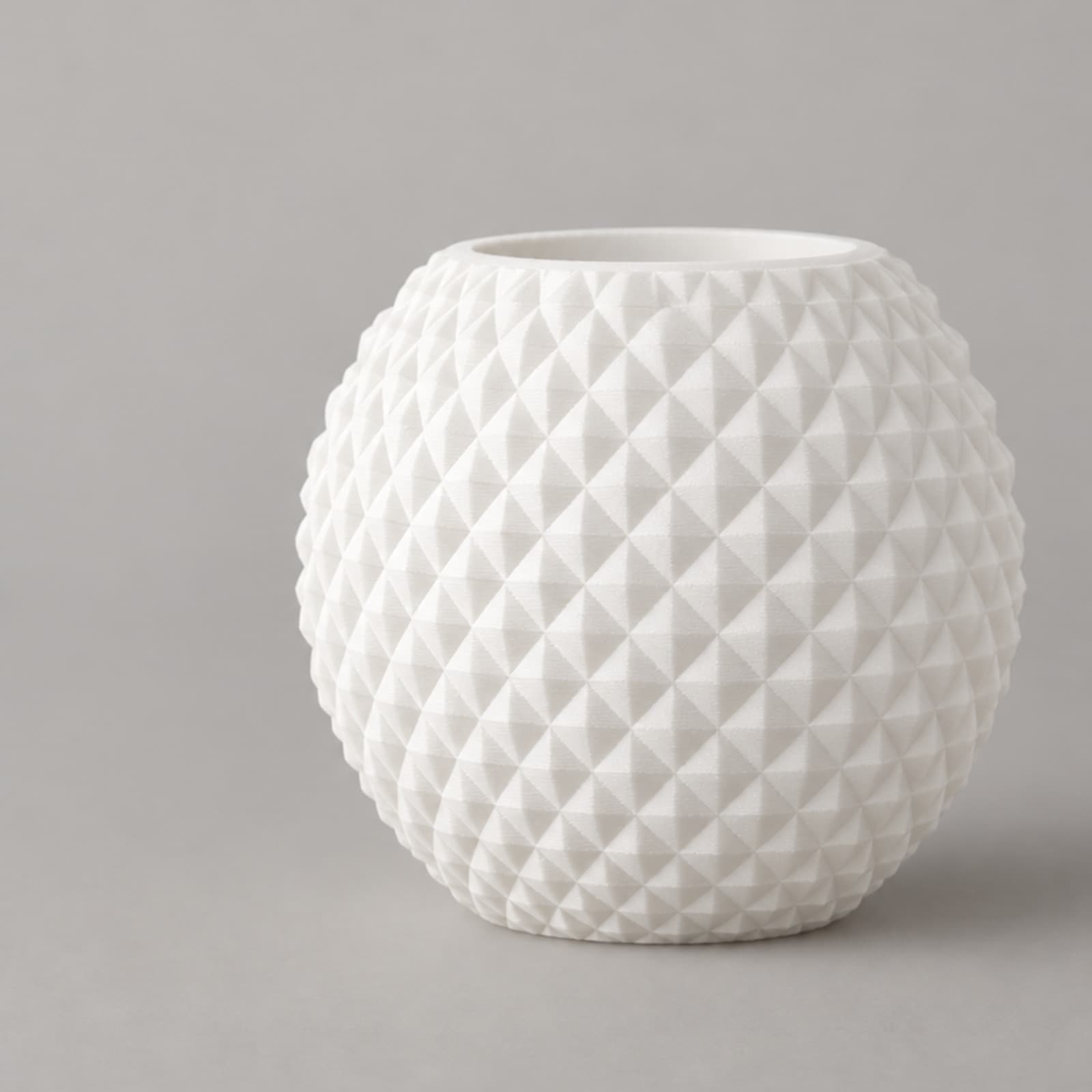 Bacca – kugelförmiger Teelichthalter mit Perlenmuster aus dem 3D-Druck