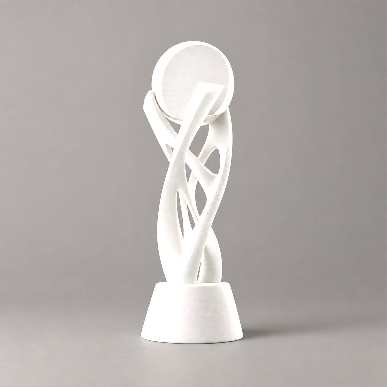 Trofeo – Pokal mit verdrehten Bändern aus dem 3D-Druck