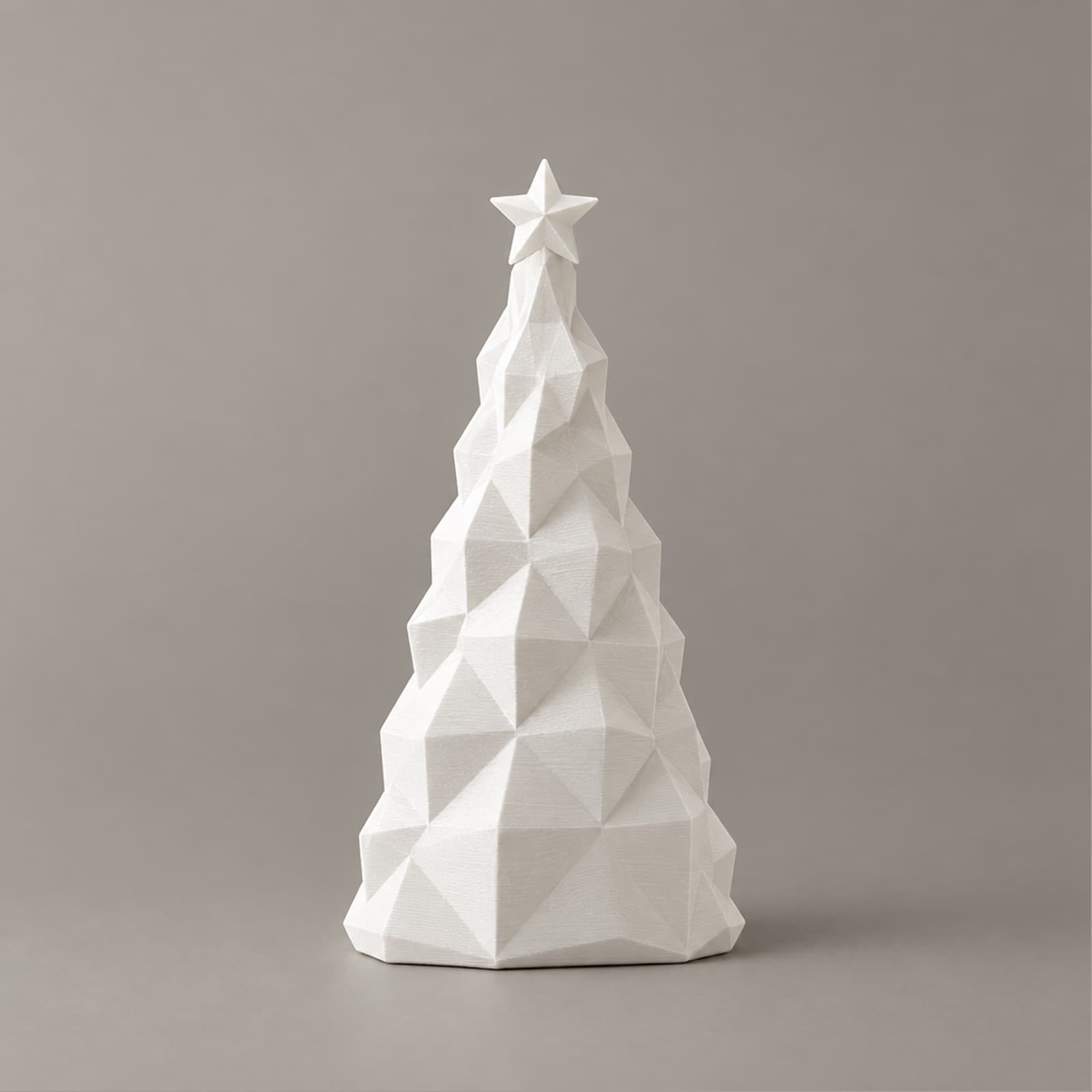 Abete – stilisierter Tannenbaum mit facettierten Zweigen aus dem 3D-Druck