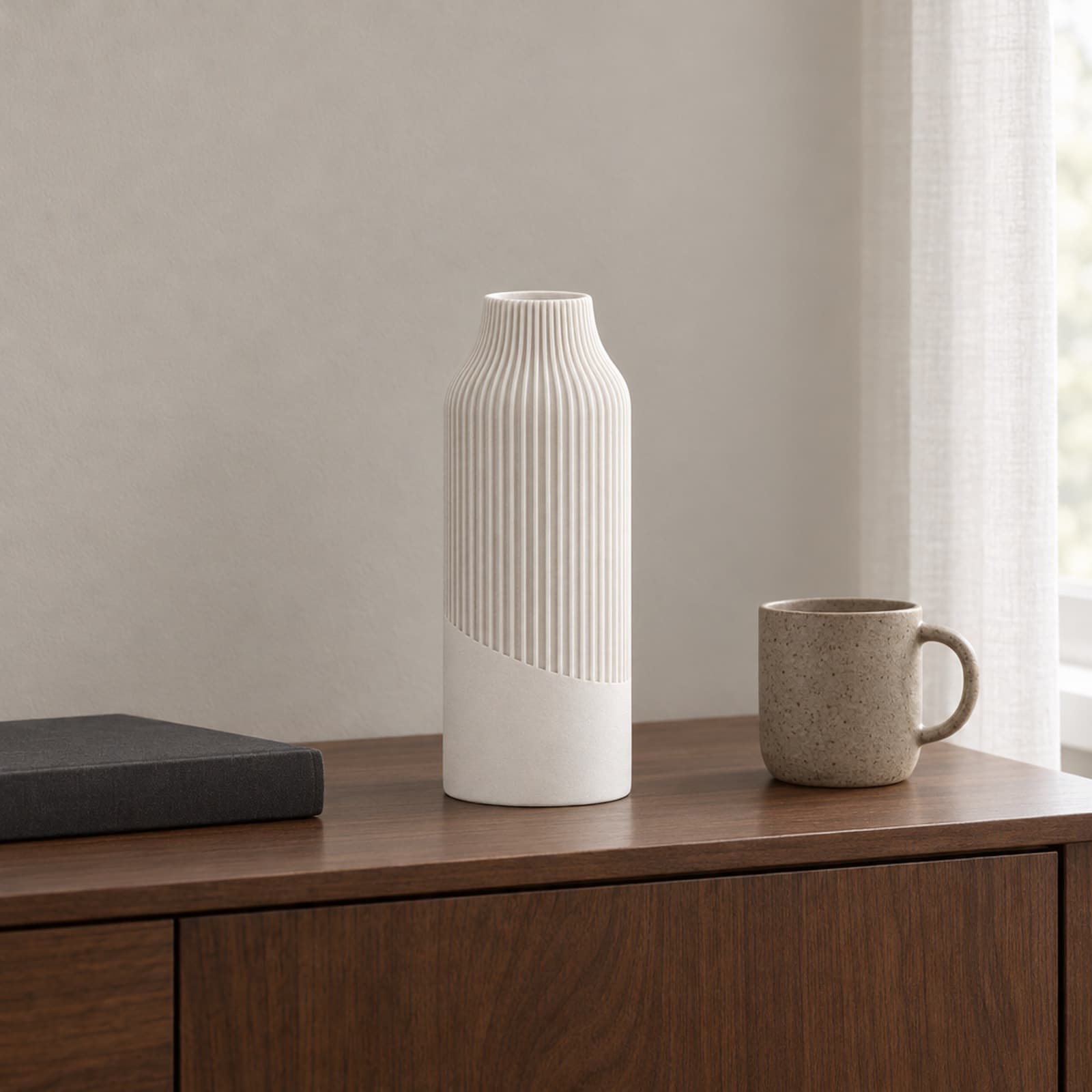 Stria – schlanke Zylindervase mit diagonaler Rippenteilung aus dem 3D-Druck 2