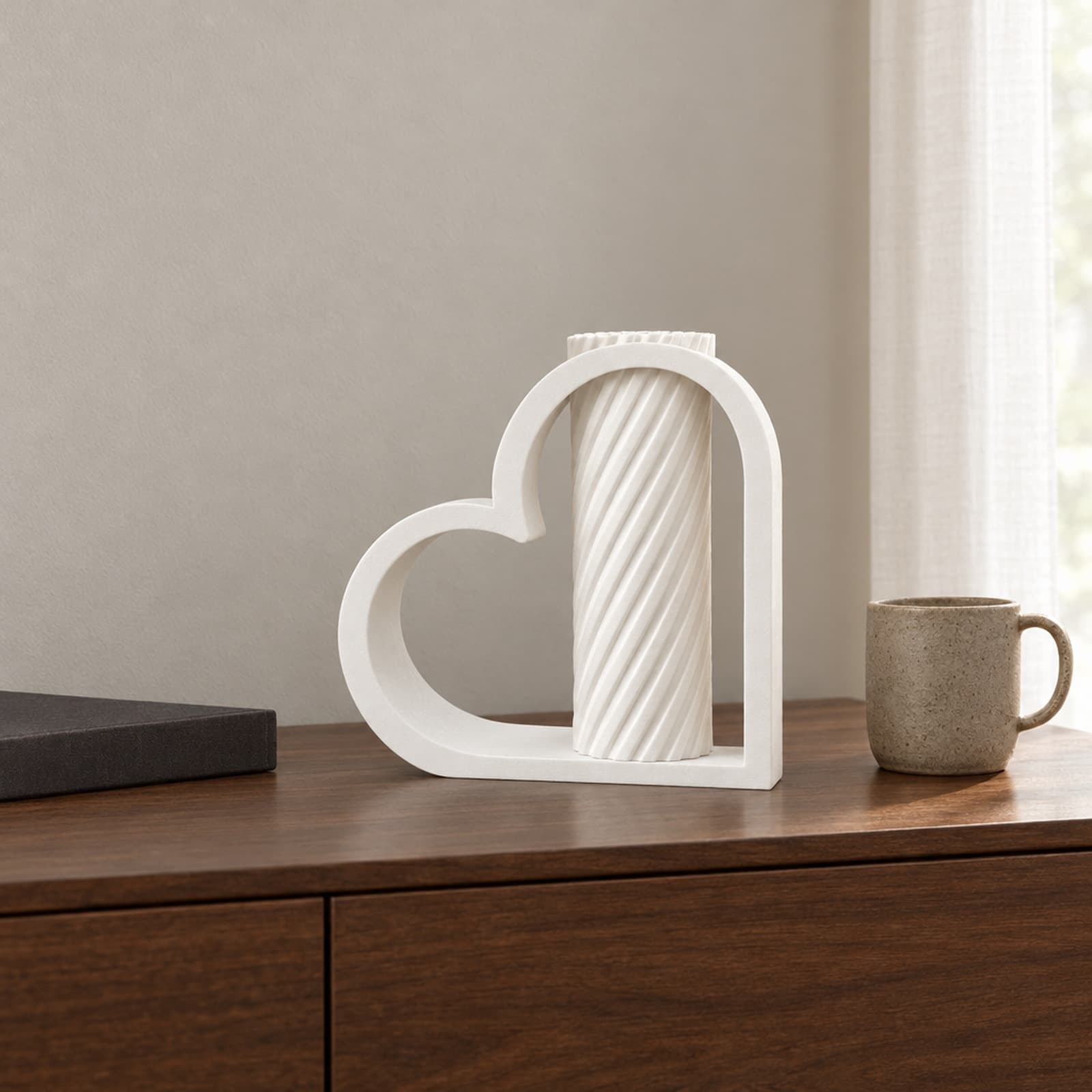 Cuore – Herzrahmen mit gedreht gerippter Einsatzvase aus dem 3D-Druck 2