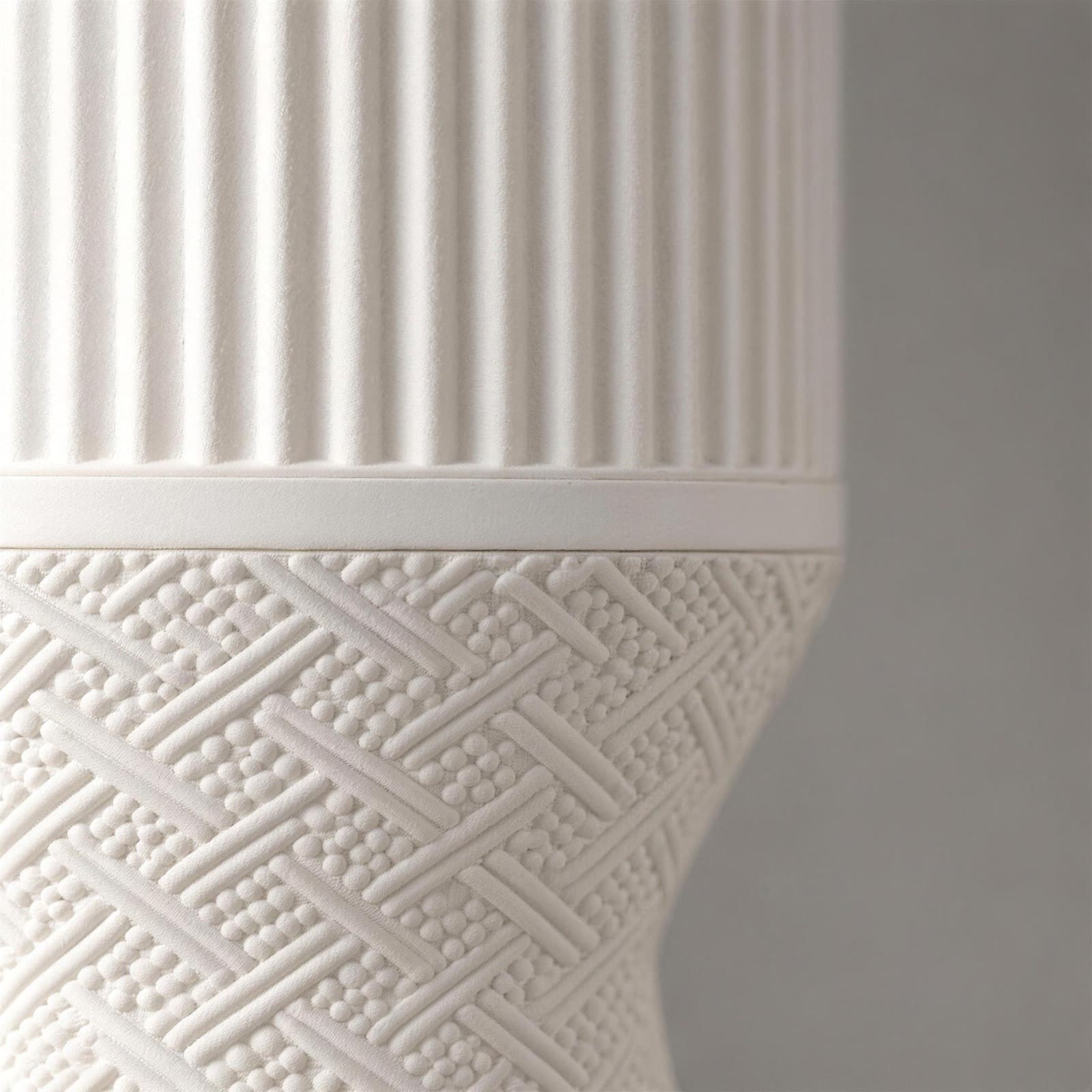 Canna – USB-Tischlampe mit senkrecht geripptem Schirm und strukturiertem Sockel aus dem 3D-Druck 3