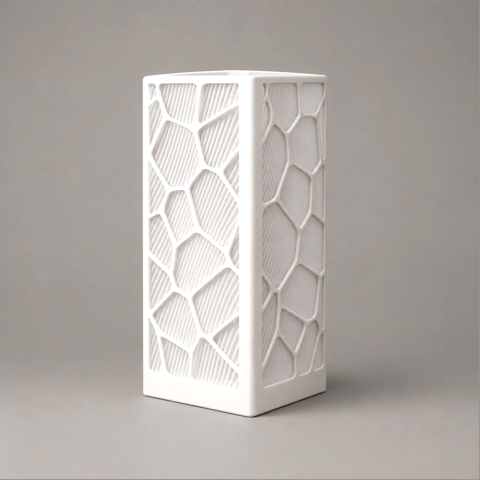 Favilla – USB-Tischlampe mit Voronoi-Mantel um einen Wellenkörper aus dem 3D-Druck