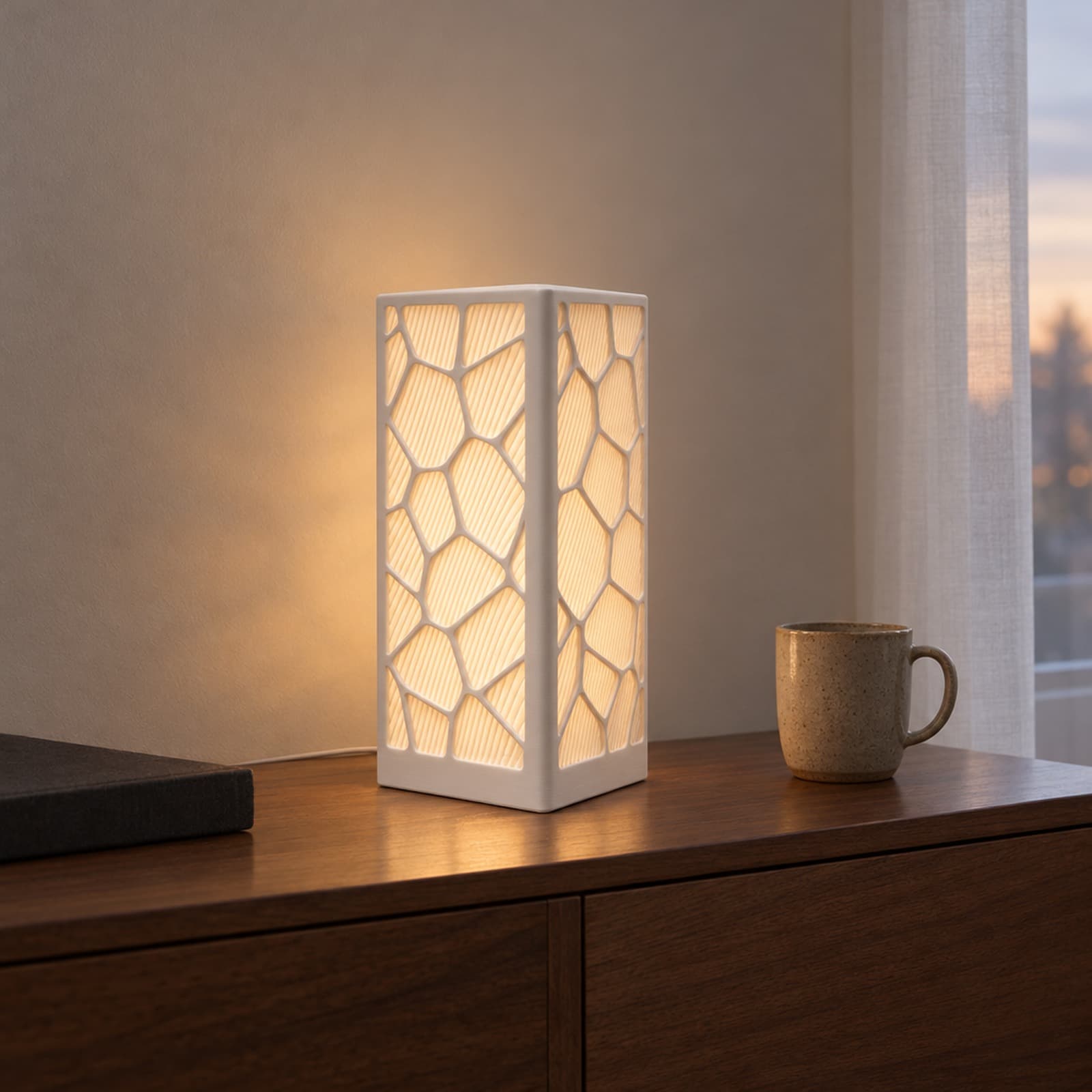 Favilla – USB-Tischlampe mit Voronoi-Mantel um einen Wellenkörper aus dem 3D-Druck 2