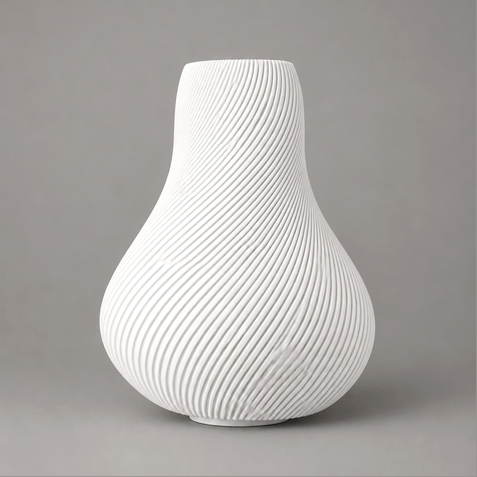 Pera – USB-Tischlampe in Birnenform mit feinen Spiralrillen aus dem 3D-Druck