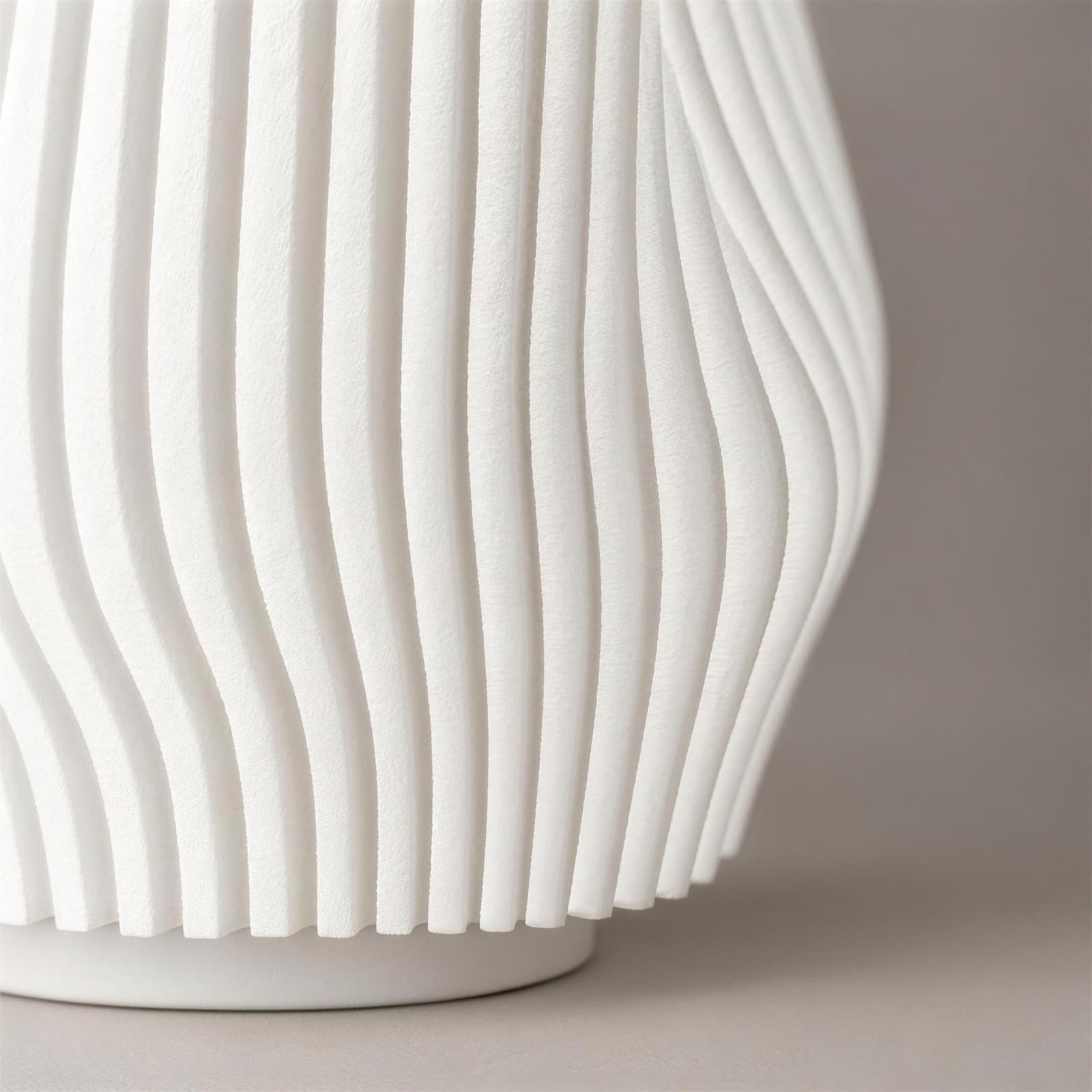 Ritorto – USB-Tischlampe mit gedrehtem Rippenschirm aus dem 3D-Druck 3