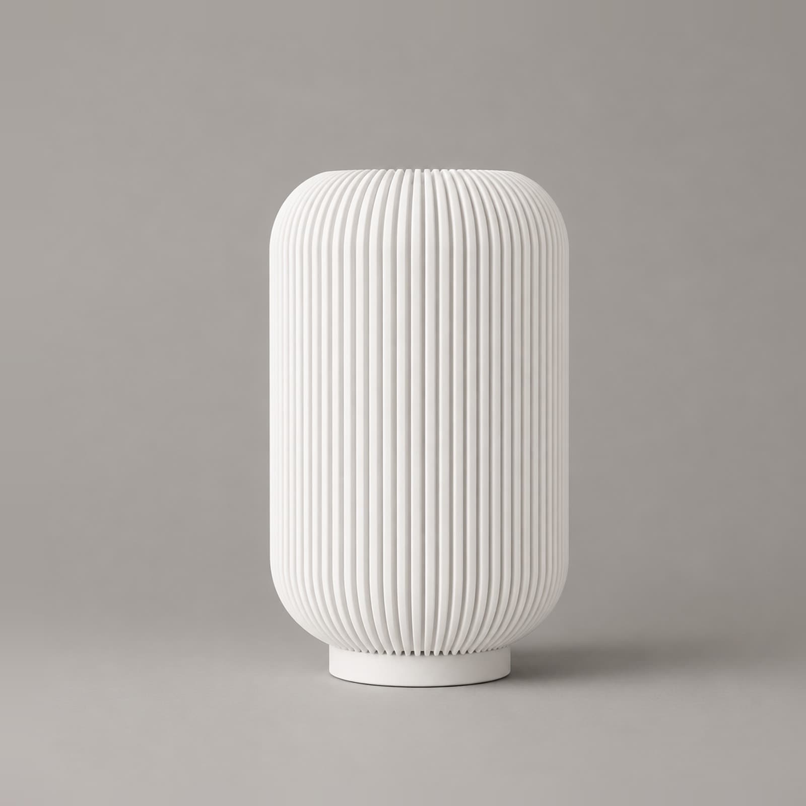 Capsula – USB-Tischlampe mit kapselförmigem Rippenschirm aus dem 3D-Druck