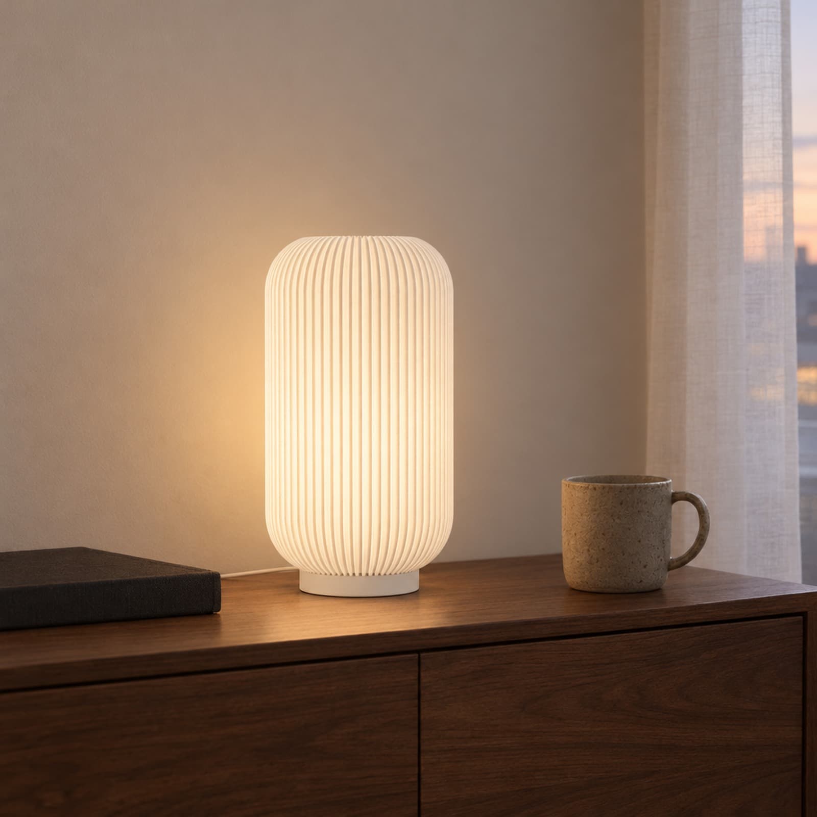 Capsula – USB-Tischlampe mit kapselförmigem Rippenschirm aus dem 3D-Druck 2