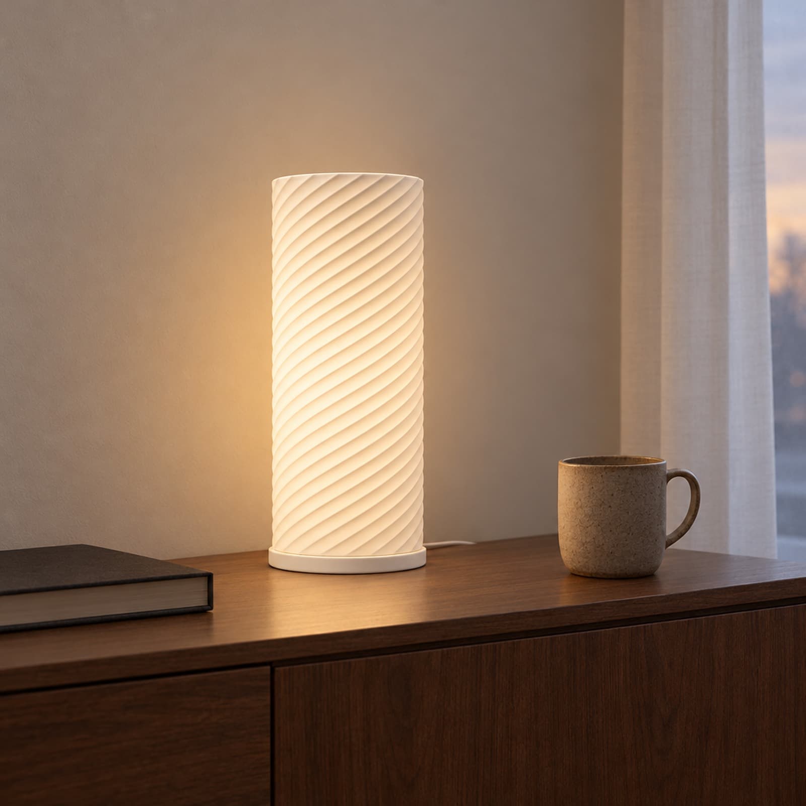 Sbieco – USB-Tischlampe mit Diagonalrippen und rundem Schirm aus dem 3D-Druck 2