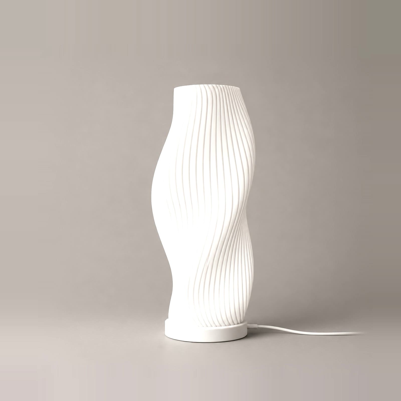 Triade – USB-Tischlampe mit gedrehtem Wellenkörper aus dem 3D-Druck