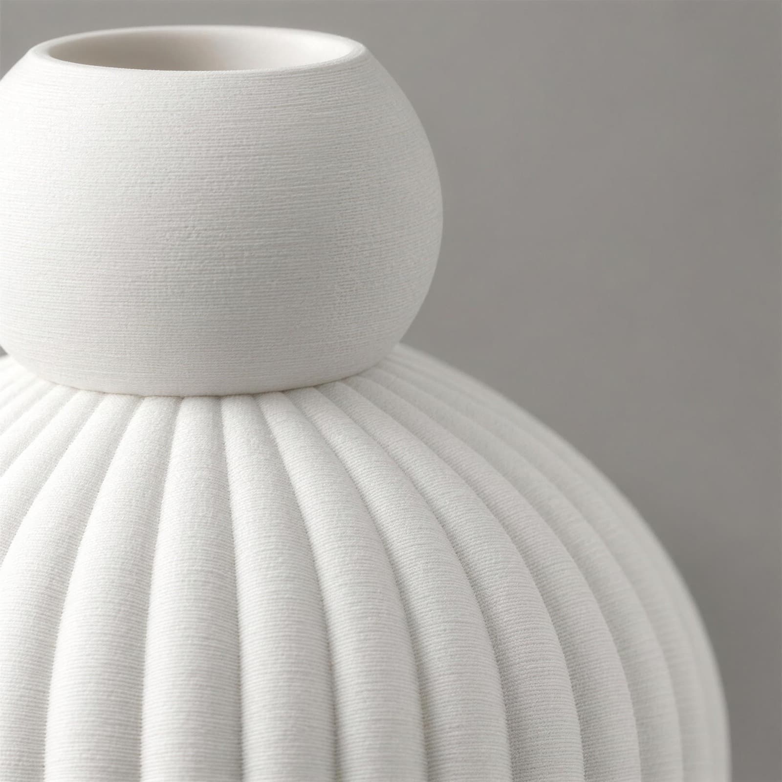 Colletto – kleine Vase mit Kugelhals und senkrechten Rippen aus dem 3D-Druck 3