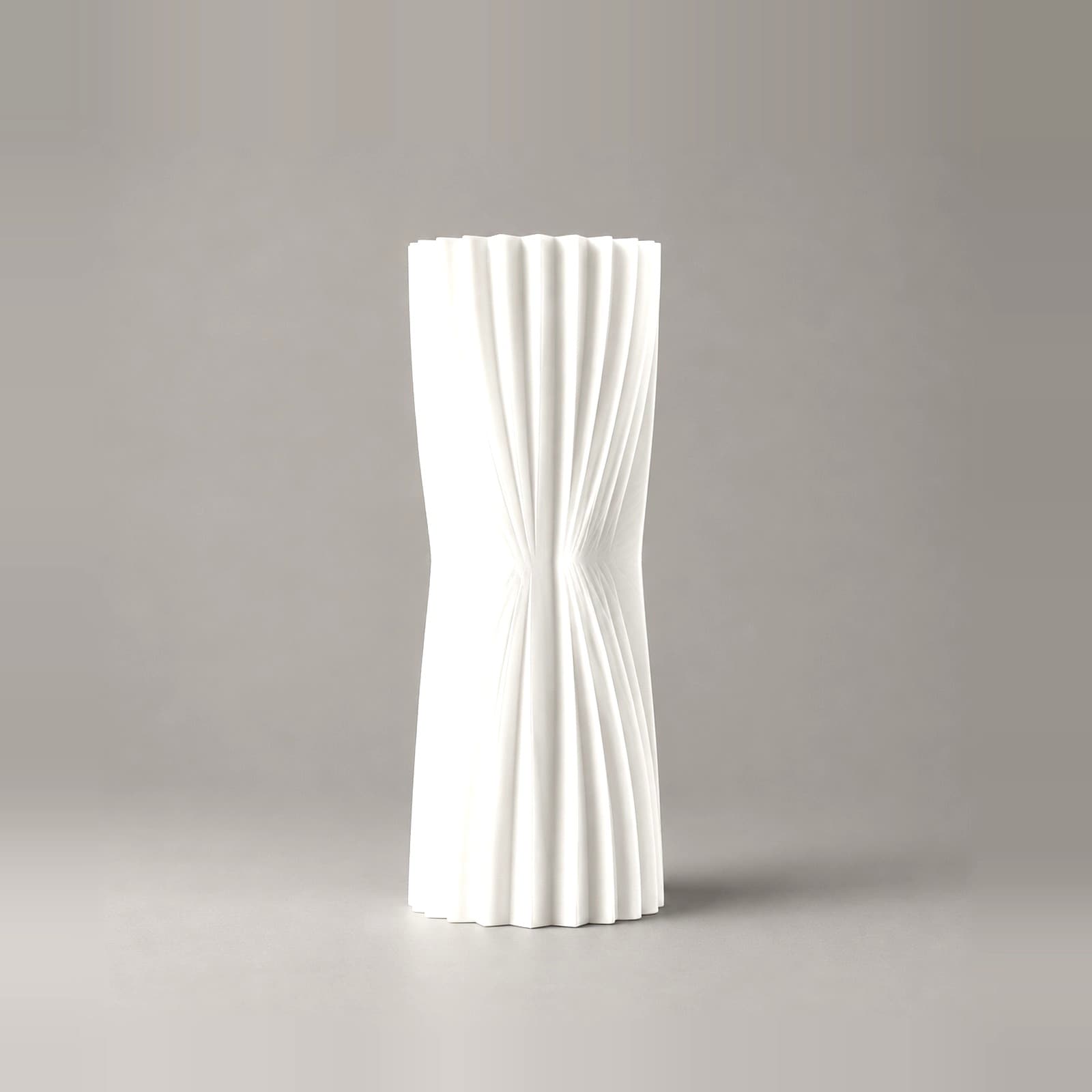 Vita – Vase mit eingeschnürter Mitte und gedrehten Rippen aus dem 3D-Druck