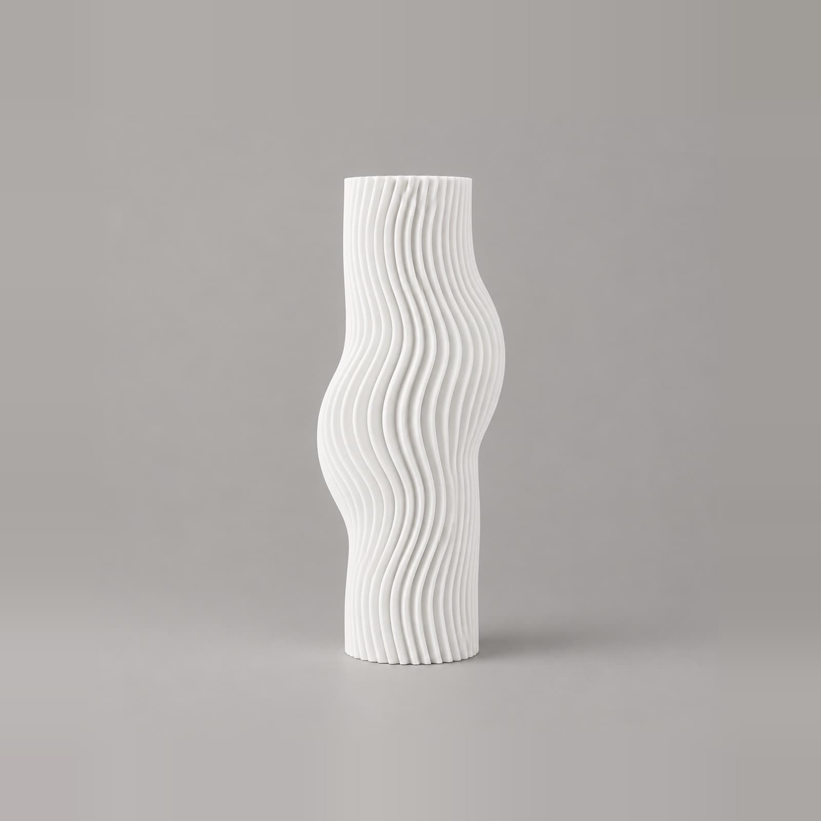 Ritmo – Vase mit geschwungenem Umriss und fließenden Rippen aus dem 3D-Druck