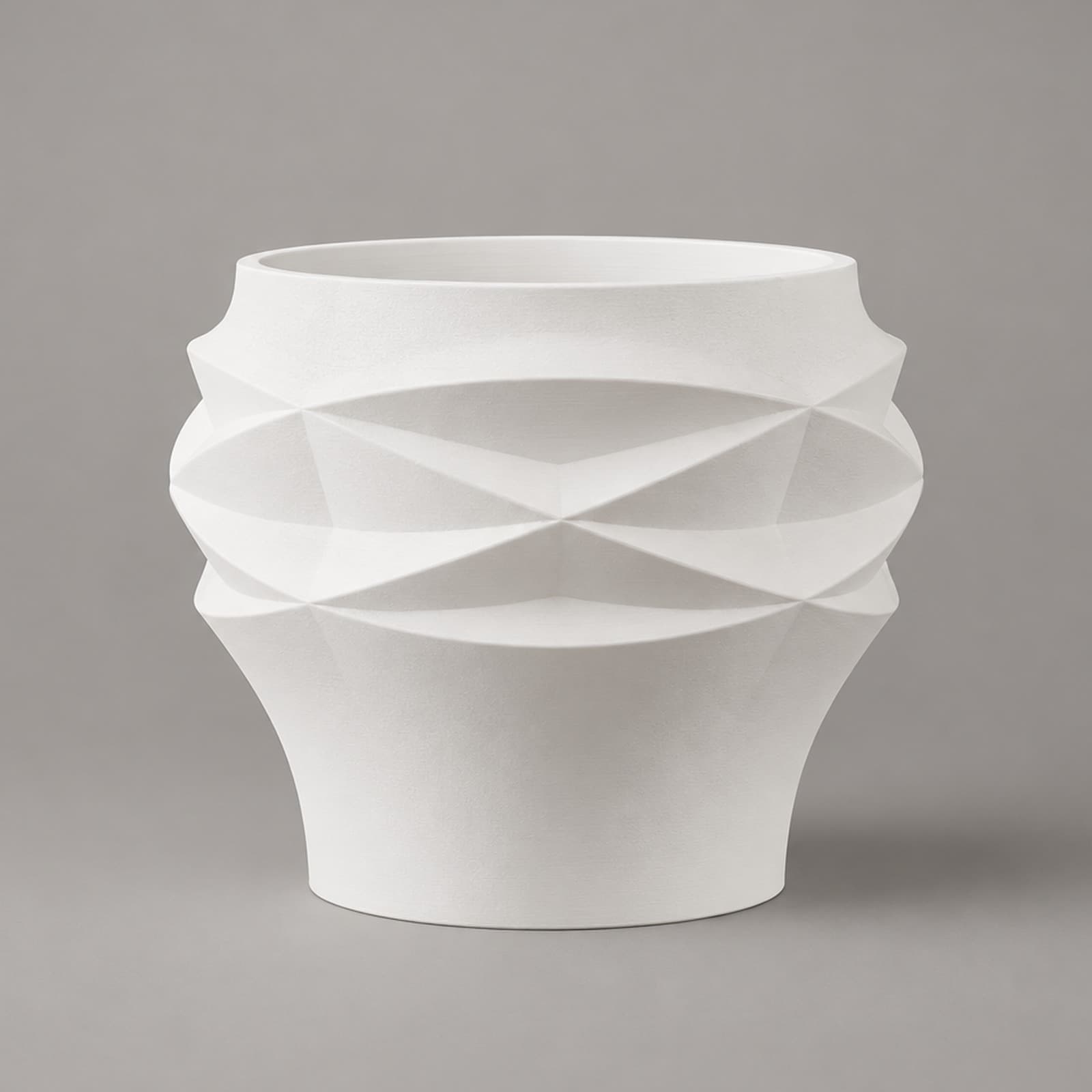 Brillante – Übertopf mit Band aus Rautenfacetten aus dem 3D-Druck