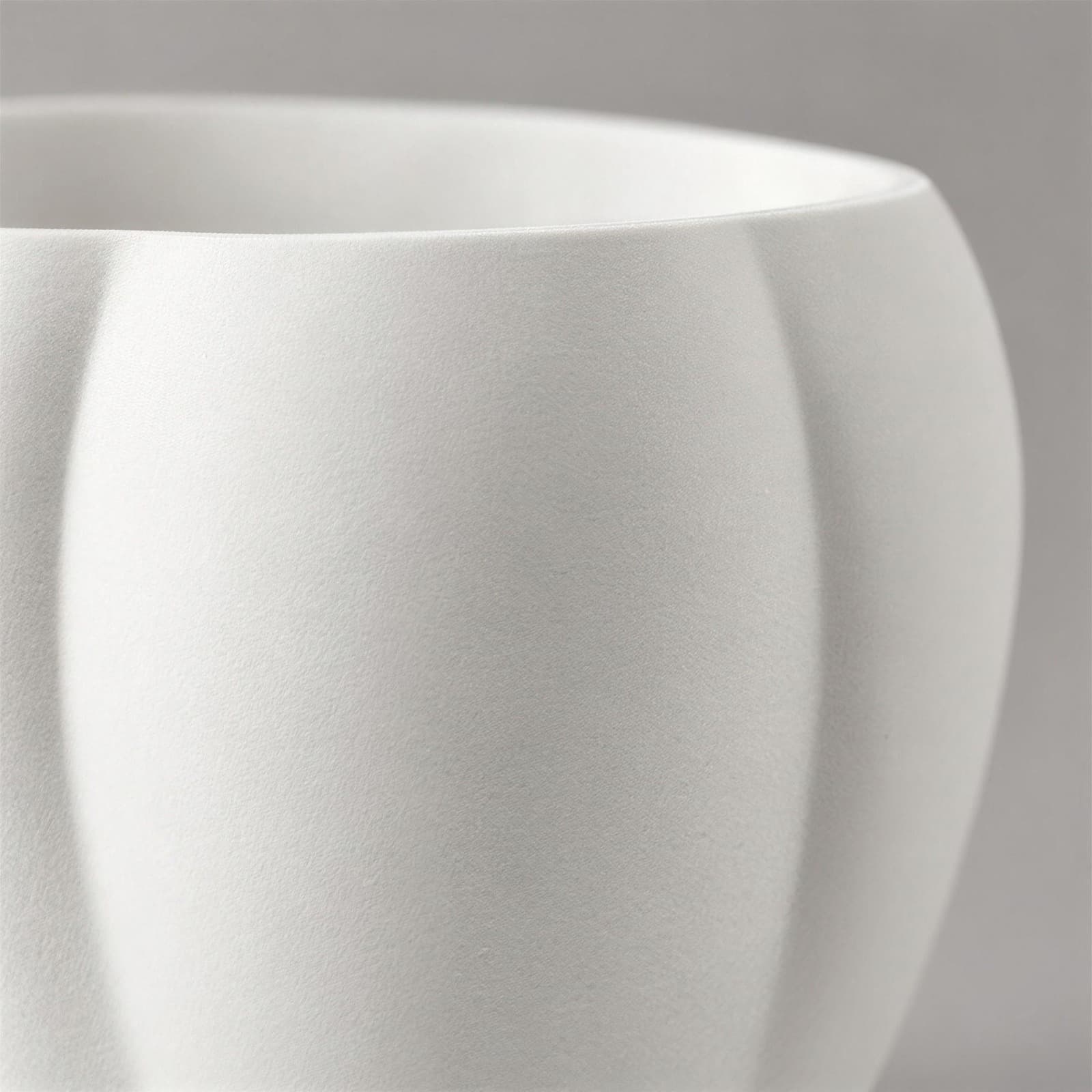 Sagoma – Übertopf mit weichen senkrechten Wölbungen und welligem Rand aus dem 3D-Druck 3