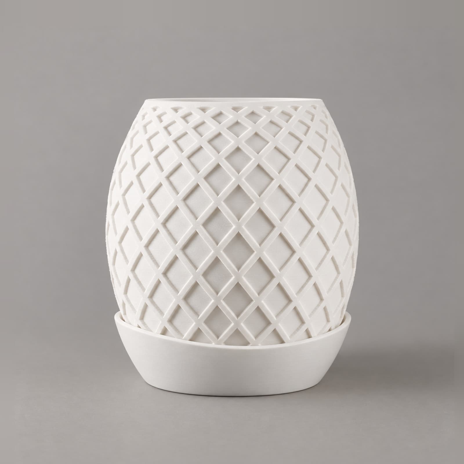 Graticcio – eiförmiger Übertopf mit erhabenem Rautengitter und Schale aus dem 3D-Druck