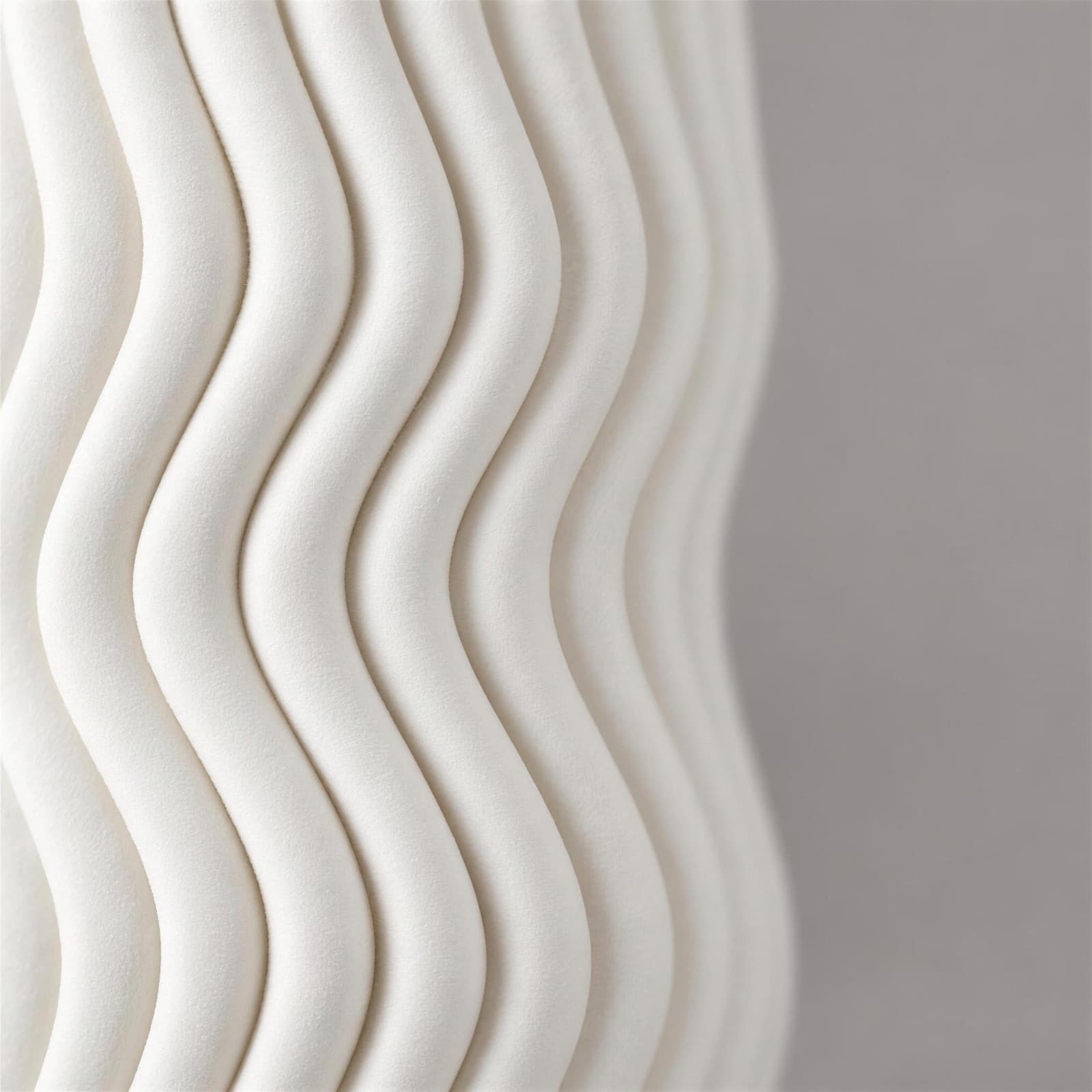Saetta – Vase mit wellenförmig verlaufenden senkrechten Rippen aus dem 3D-Druck 3