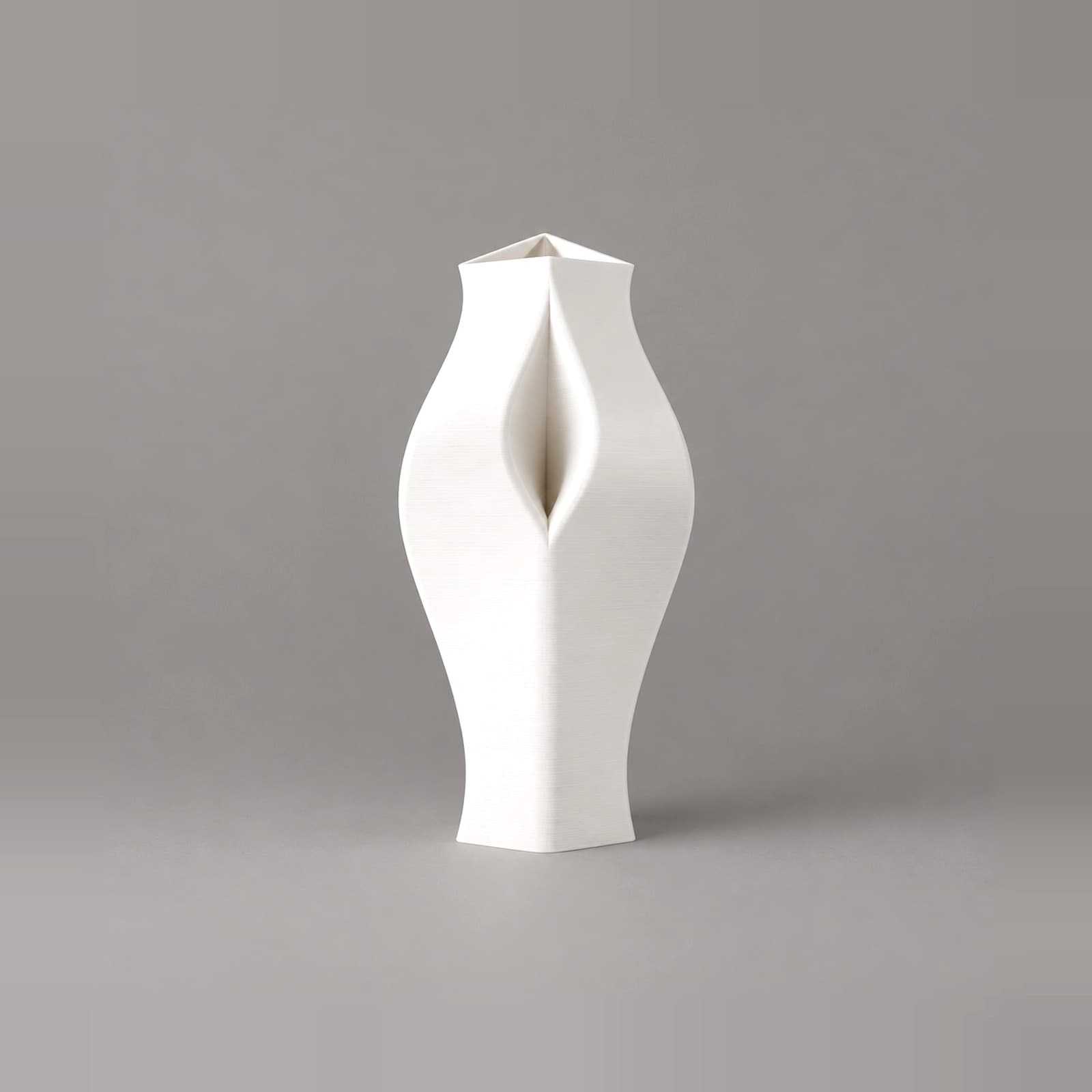 Labbro – Vase mit schlitzförmiger Falte aus dem 3D-Druck