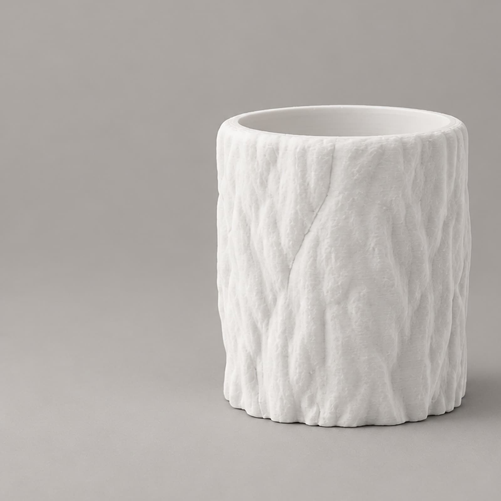 Tronco – Übertopf mit Baumrindenstruktur aus dem 3D-Druck