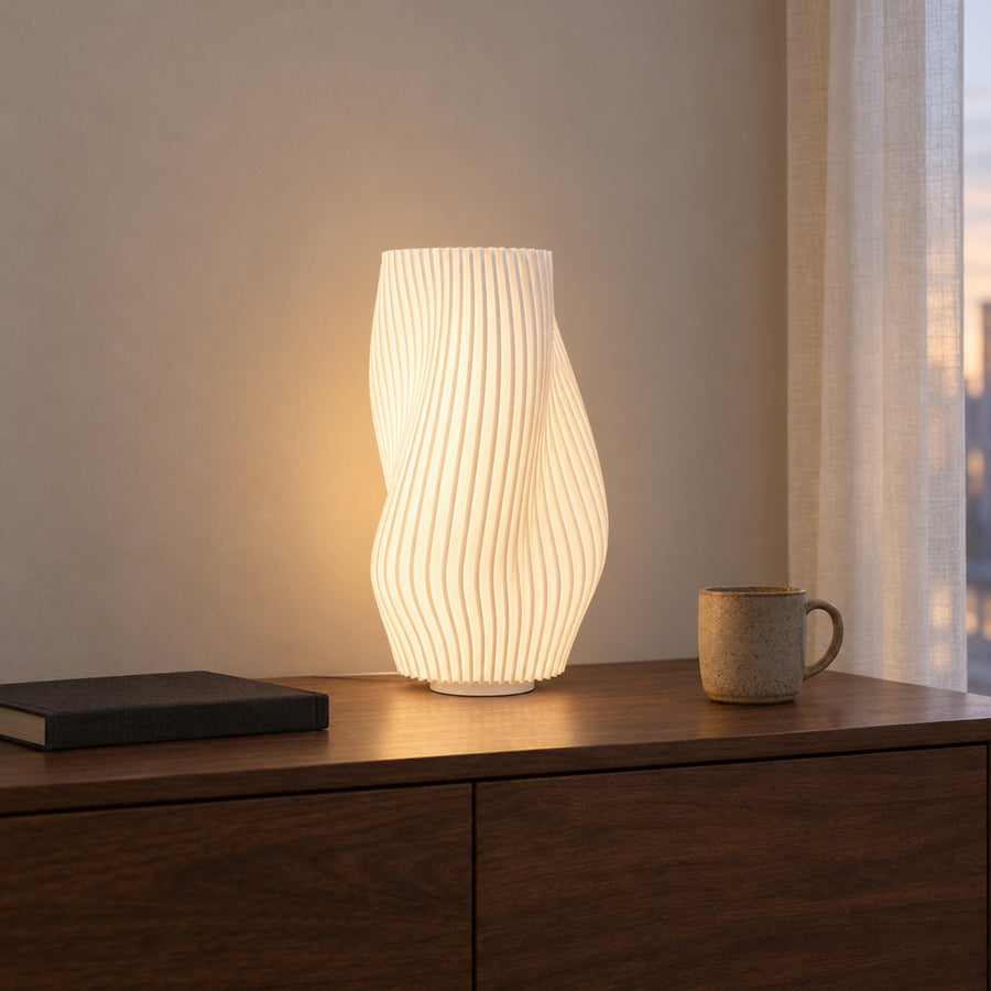 Ritorto – Tischlampe LED USB mit gedrehtem Rippenschirm aus dem 3D-Druck