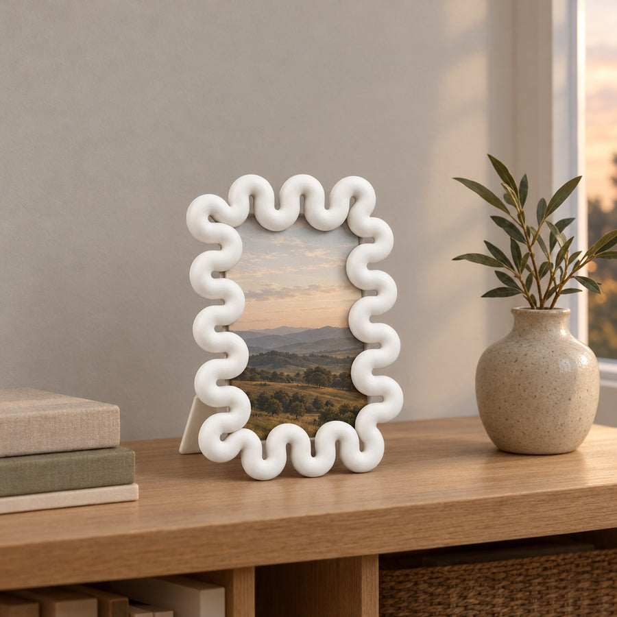 Cornice – Bilderrahmen mit Wellenrand aus Rundrohr aus dem 3D-Druck