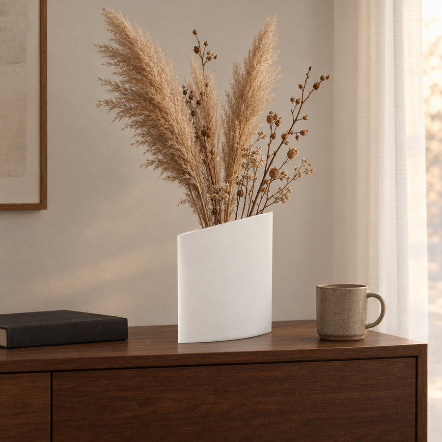 Lama – Deko Vase für Trockenblumen in flacher Form mit schräger Kante
