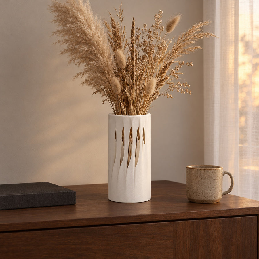 Feritoia – Deko Vase für Trockenblumen in schlanker Form mit Schlitzen