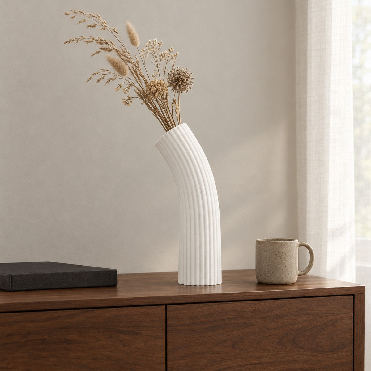 Inchino – Deko Vase für Trockenblumen in geschwungener gerillter Form