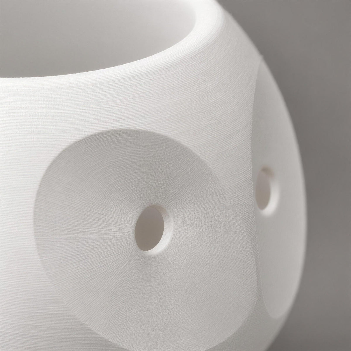 Civetta – kugelförmiger Übertopf mit Eulengesicht aus dem 3D-Druck