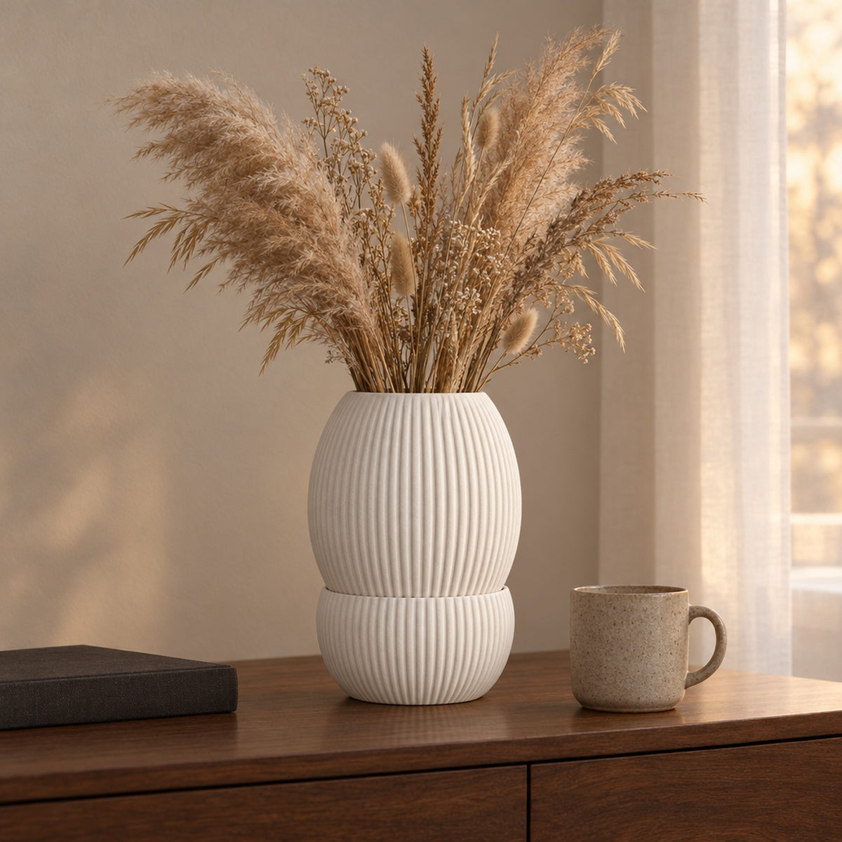 Ghianda – Deko Vase für Trockenblumen mit Längsrippen und Sockelschale