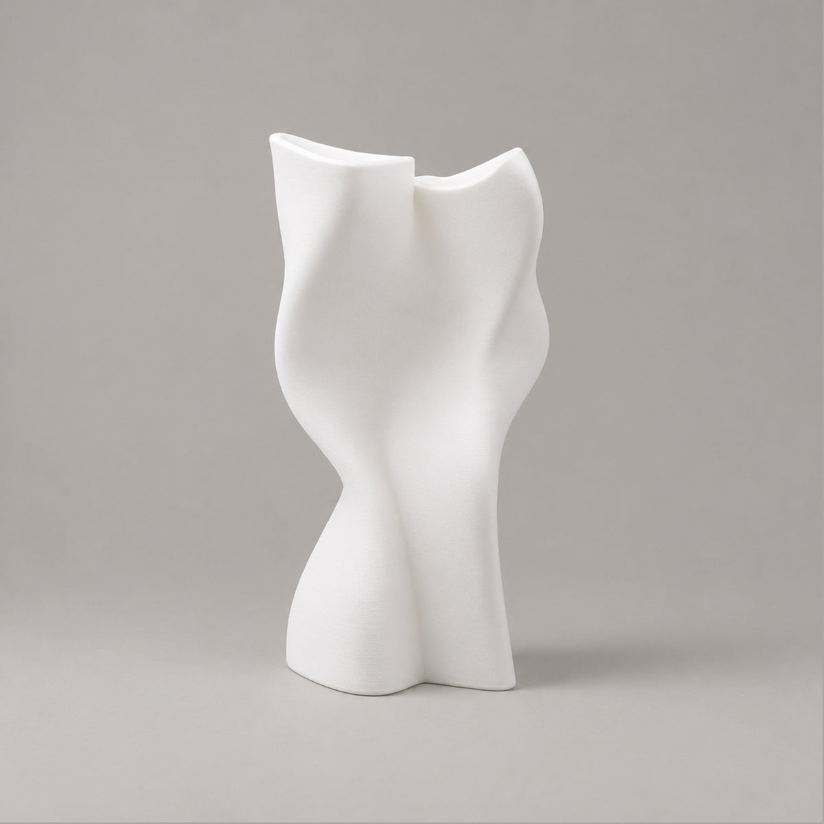 Tremolo – hohe Skulptur-Vase aus zwei gewundenen Wänden mit welligem Rand aus dem 3D-Druck