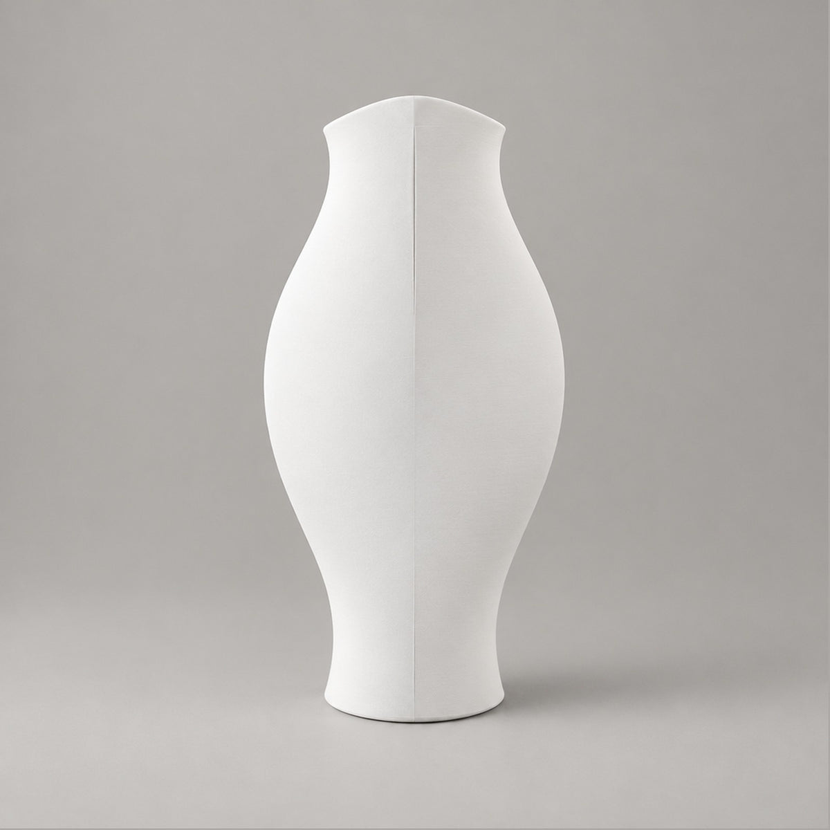 Garbo – schlanke taillierte Vase mit senkrechter Kante und gedrehtem Körper aus dem 3D-Druck