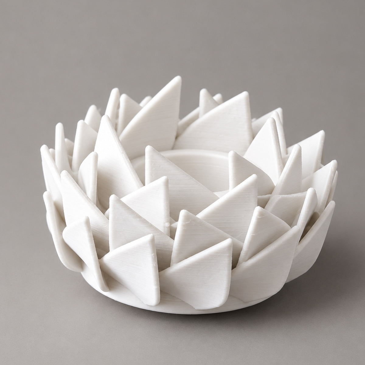 Rosone – Teelichthalter aus überlappenden Dreiecksblättern aus dem 3D-Druck