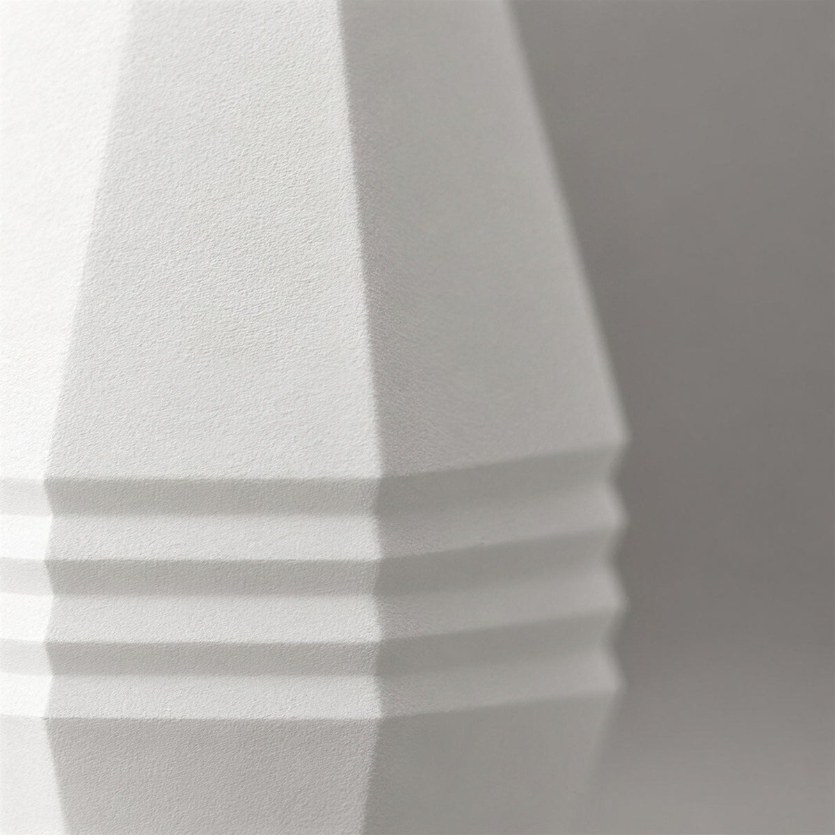 Gambo – schlanke facettierte Vase mit drei Ringrillen aus dem 3D-Druck