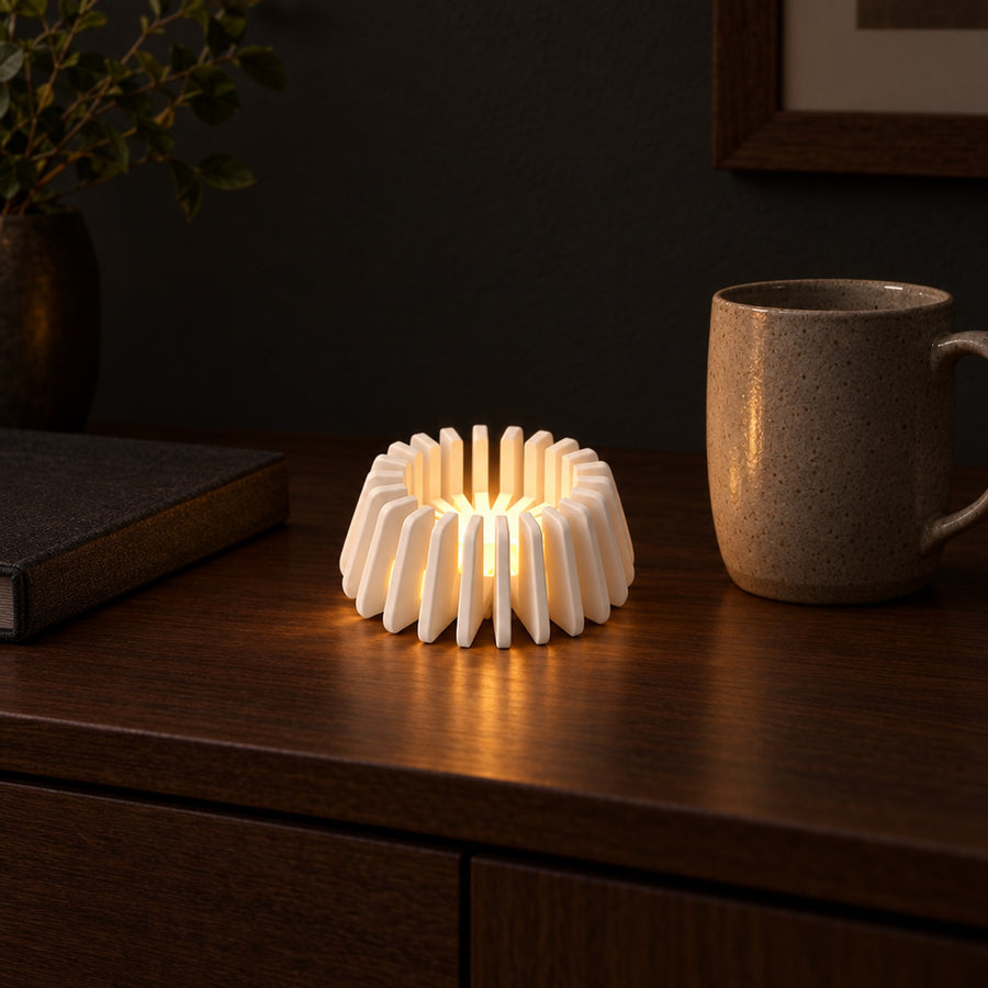 Persiana – Teelichthalter mit senkrechten Lamellen und Schlitzen aus dem 3D-Druck