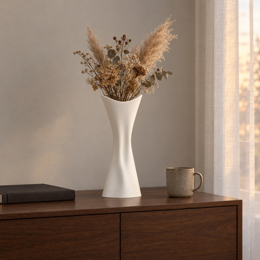 Tromba – Deko Vase für Trockenblumen mit Trompetenrand und gefalteter Taille