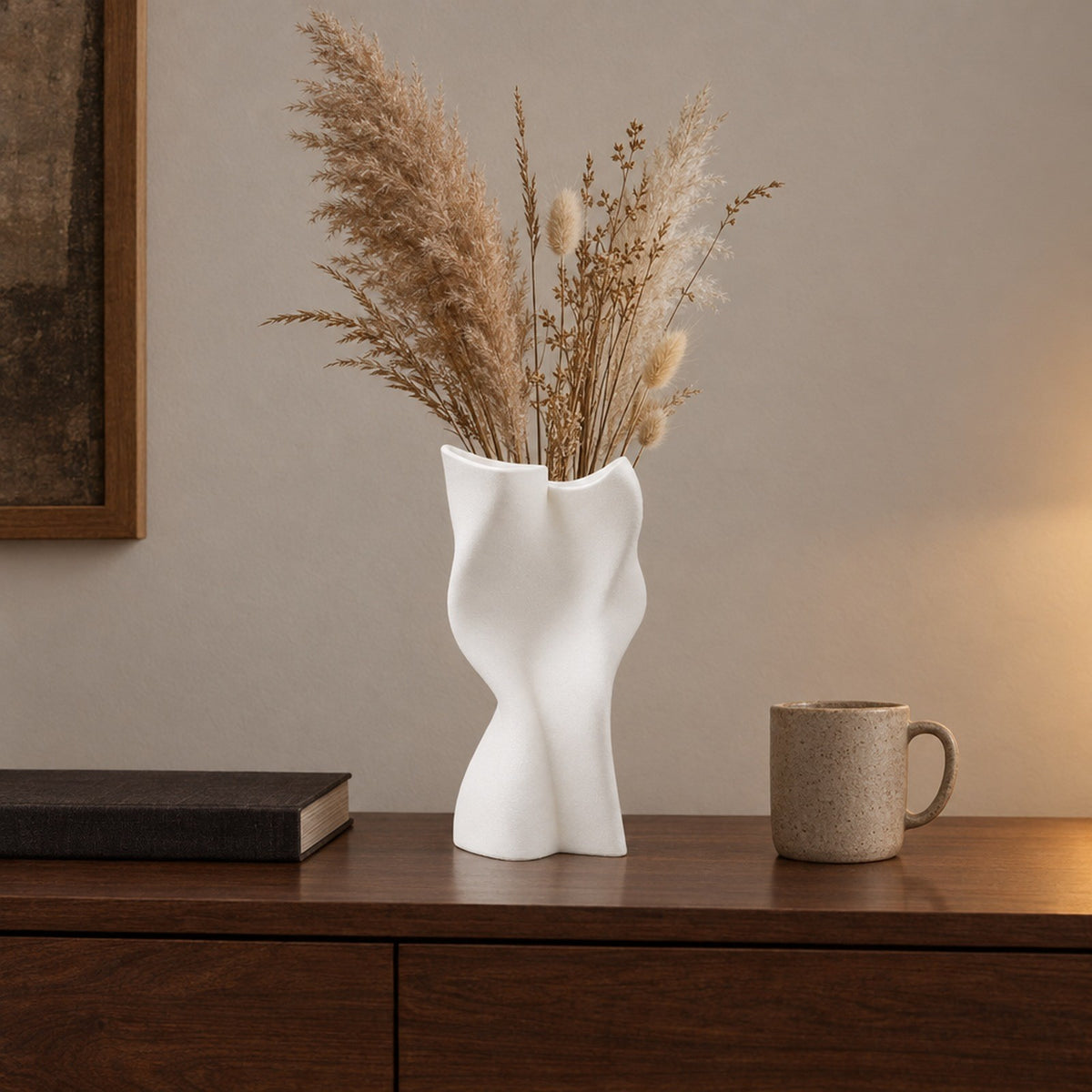 Tremolo – hohe Skulptur-Vase aus zwei gewundenen Wänden mit welligem Rand aus dem 3D-Druck